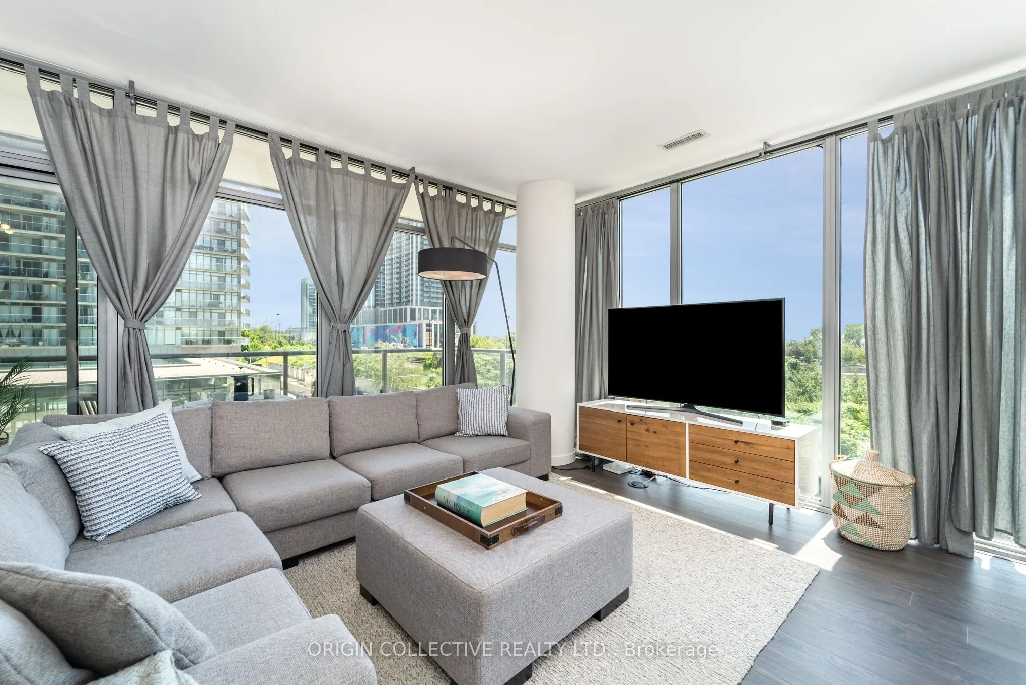 105 The Queensway Avenue #302