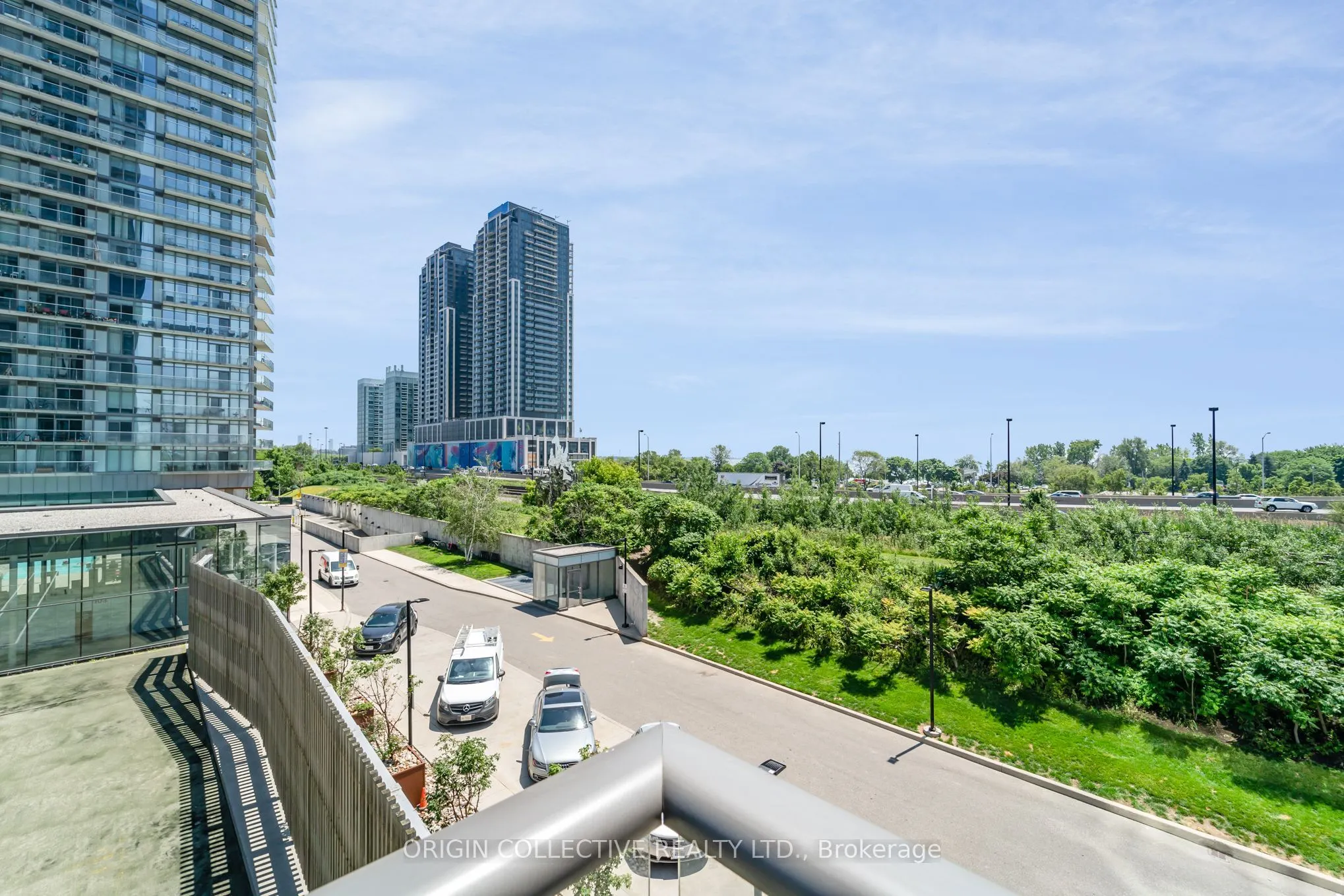 105 The Queensway Avenue #302