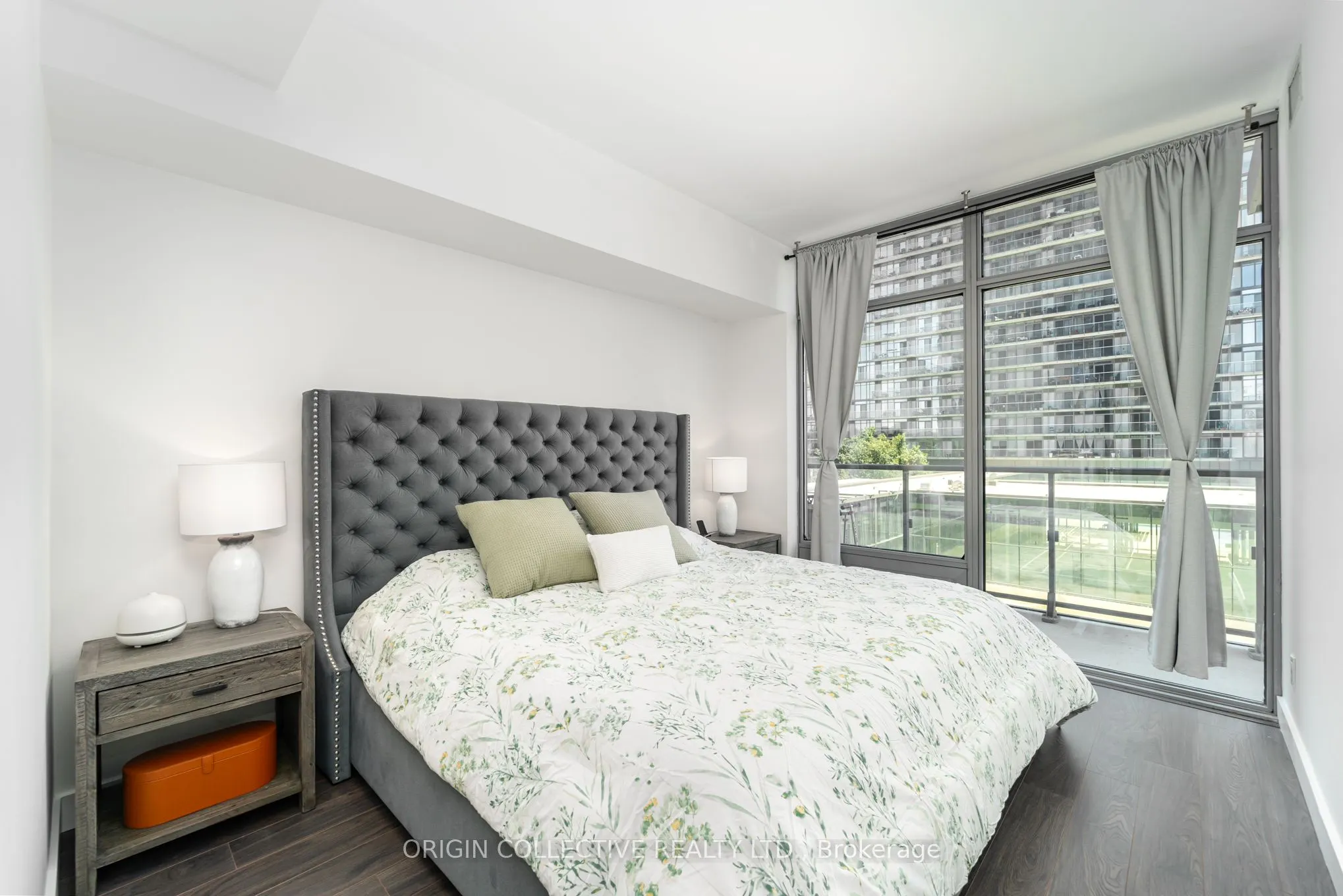 105 The Queensway Avenue #302