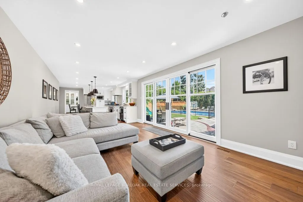 385 Rosslyn Drive