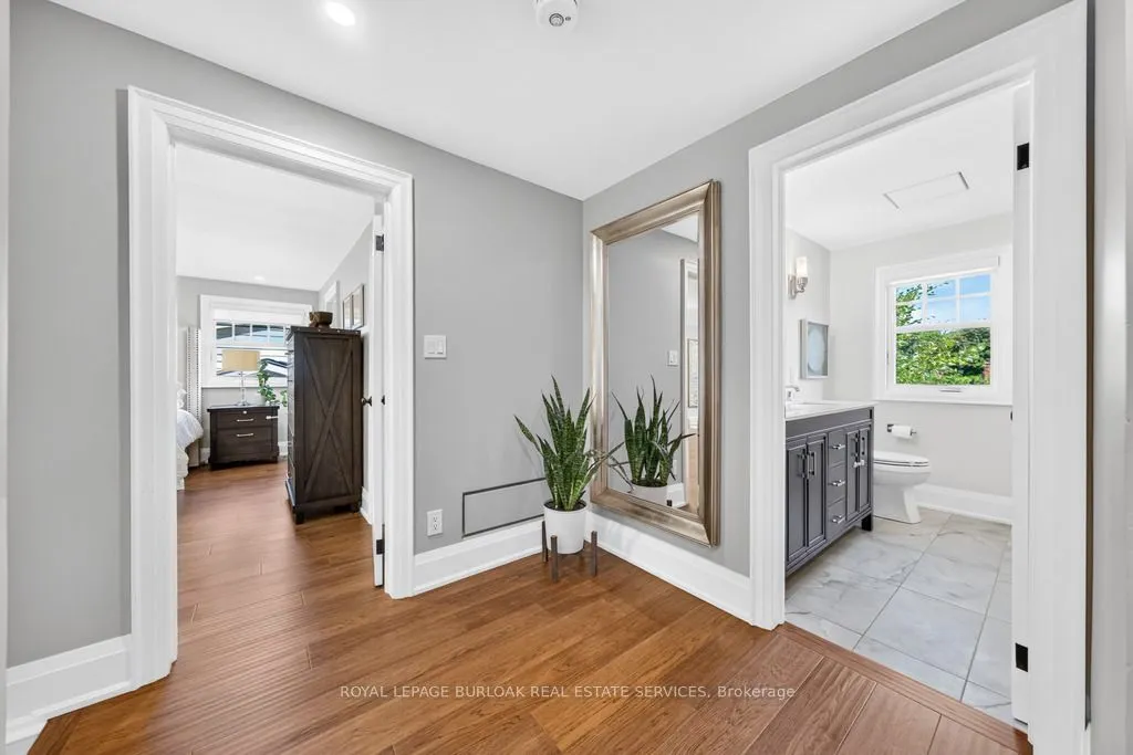 385 Rosslyn Drive