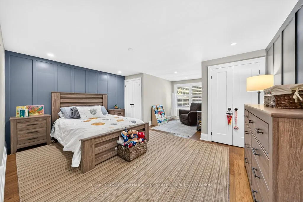 385 Rosslyn Drive