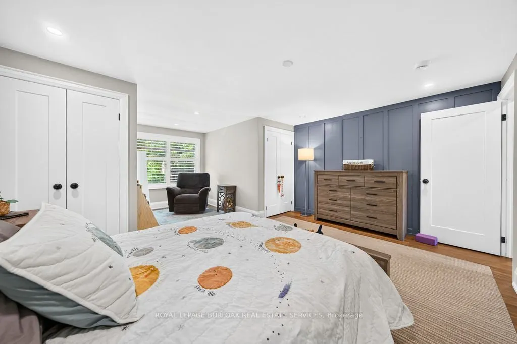 385 Rosslyn Drive