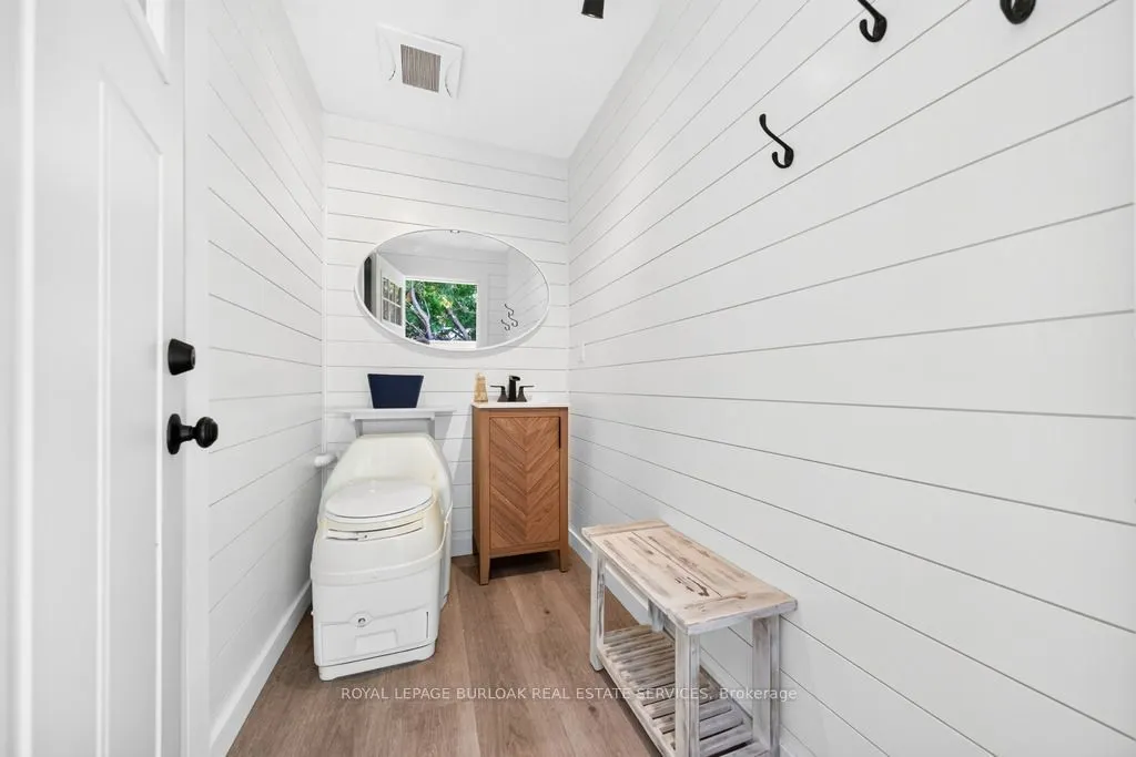 385 Rosslyn Drive