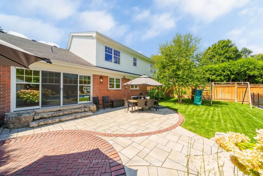 385 Rosslyn Drive