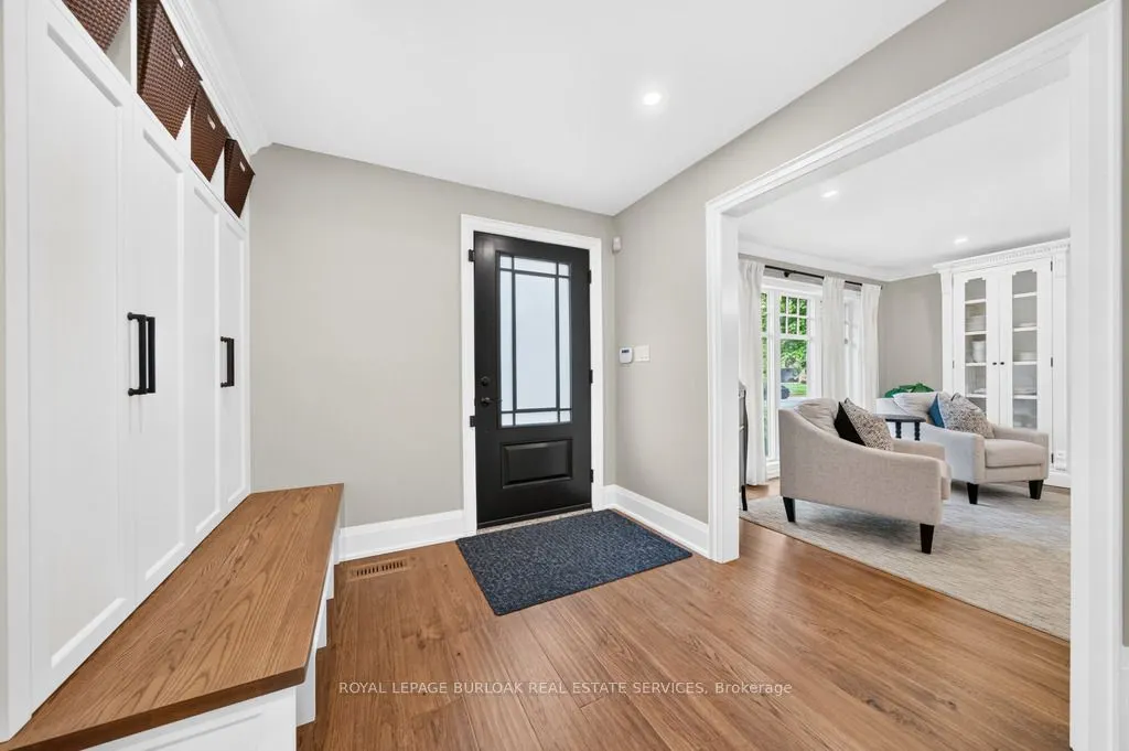 385 Rosslyn Drive