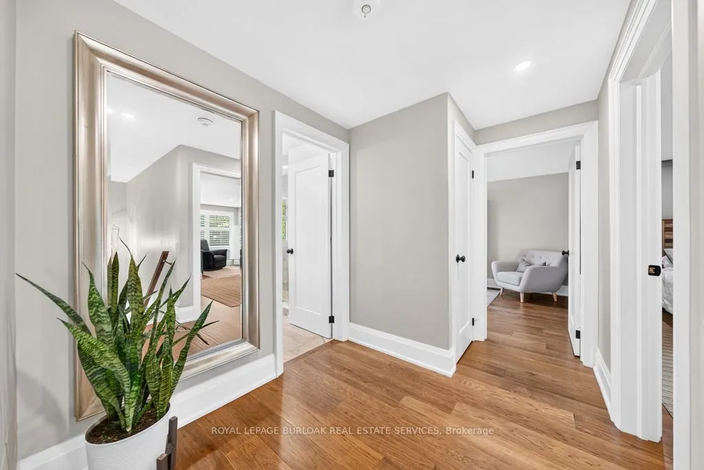 385 Rosslyn Drive