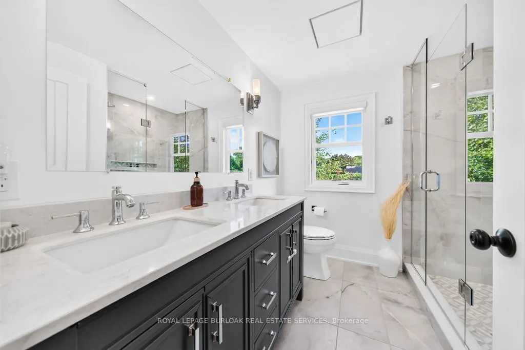 385 Rosslyn Drive
