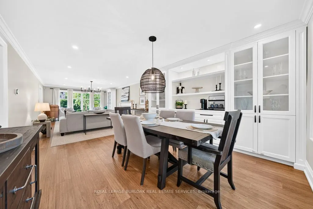 385 Rosslyn Drive