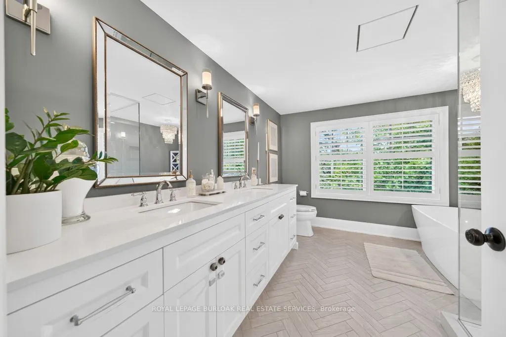 385 Rosslyn Drive