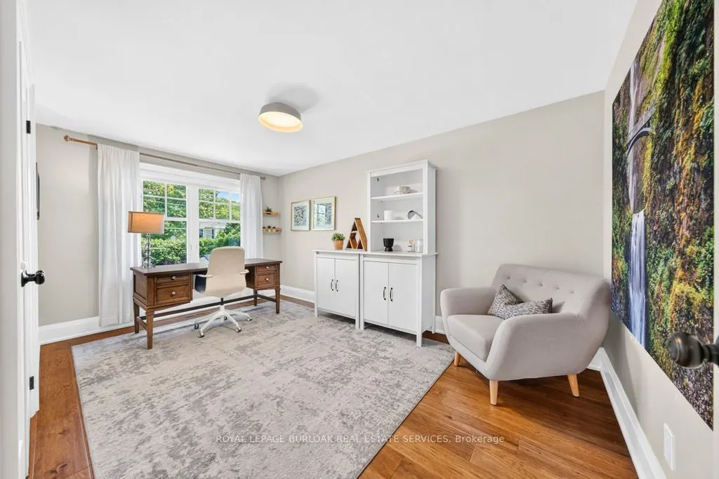 385 Rosslyn Drive