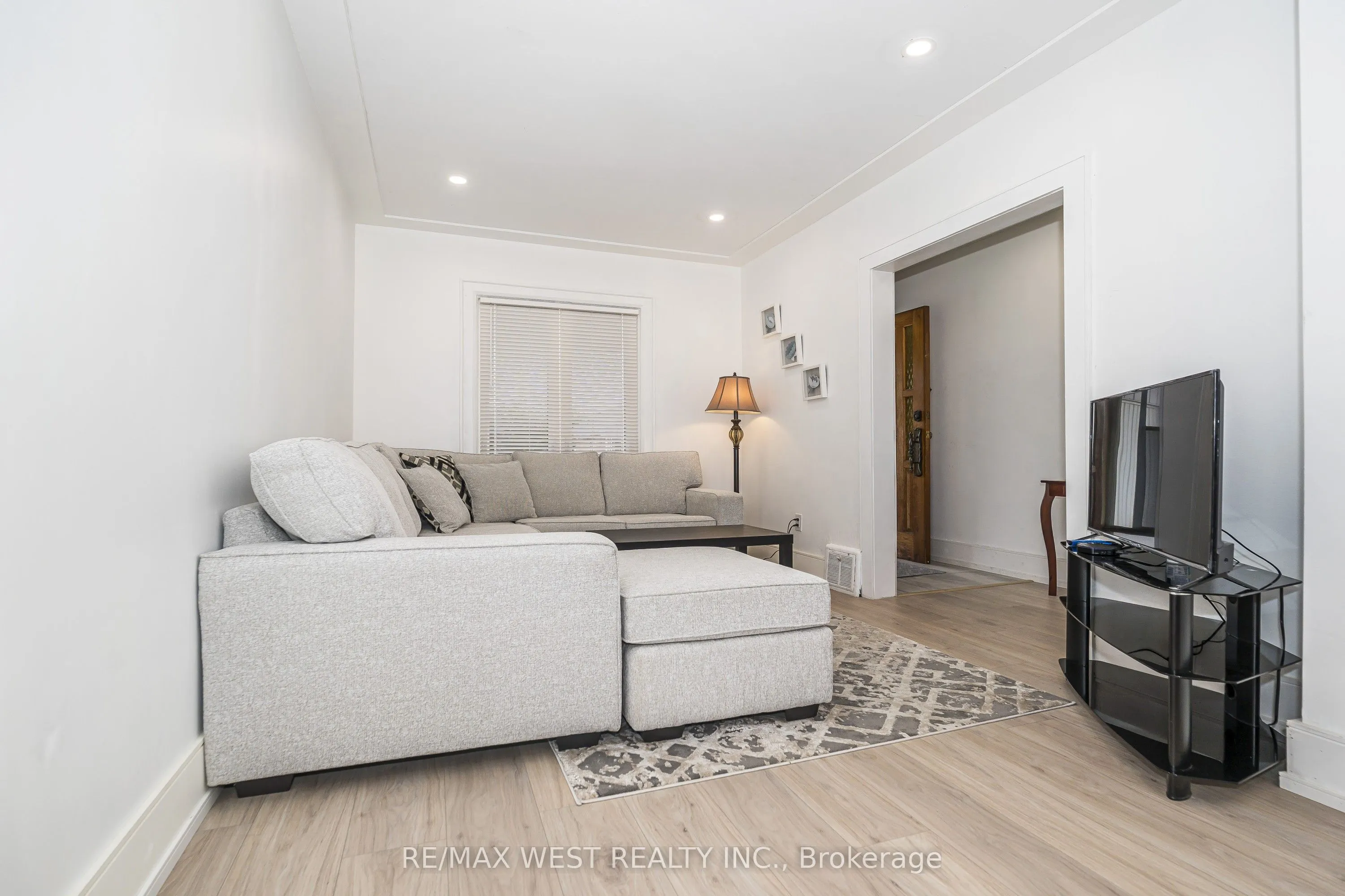 83 Scott Road