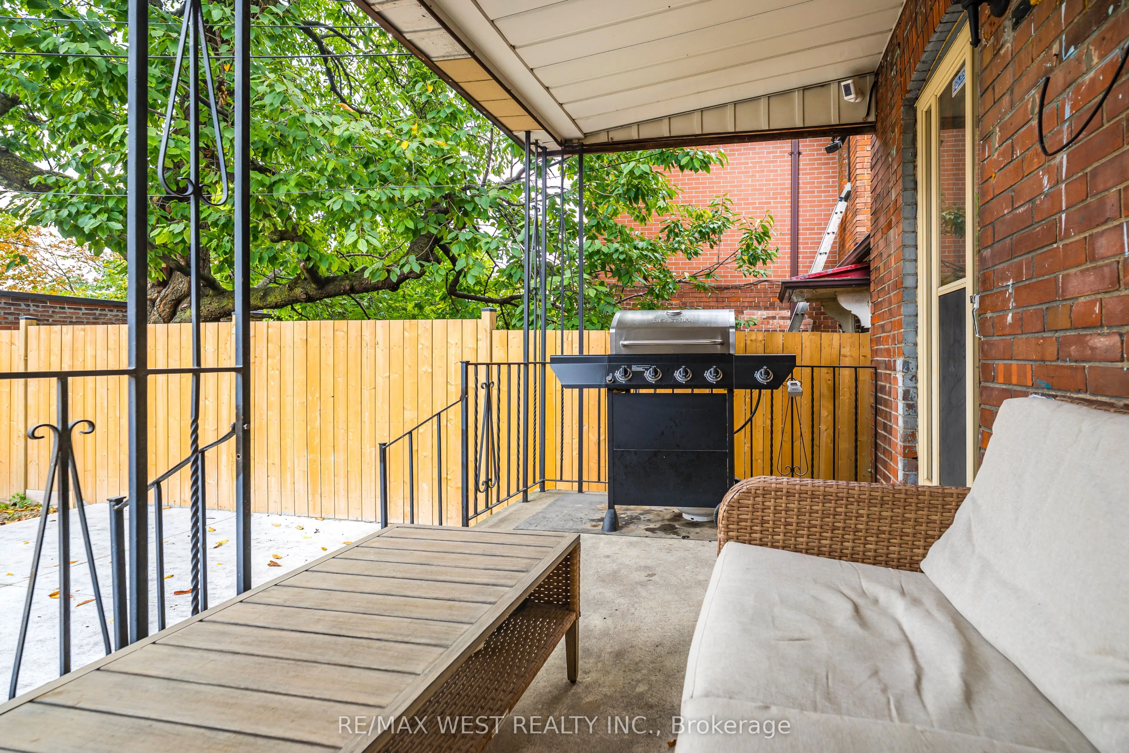 83 Scott Road
