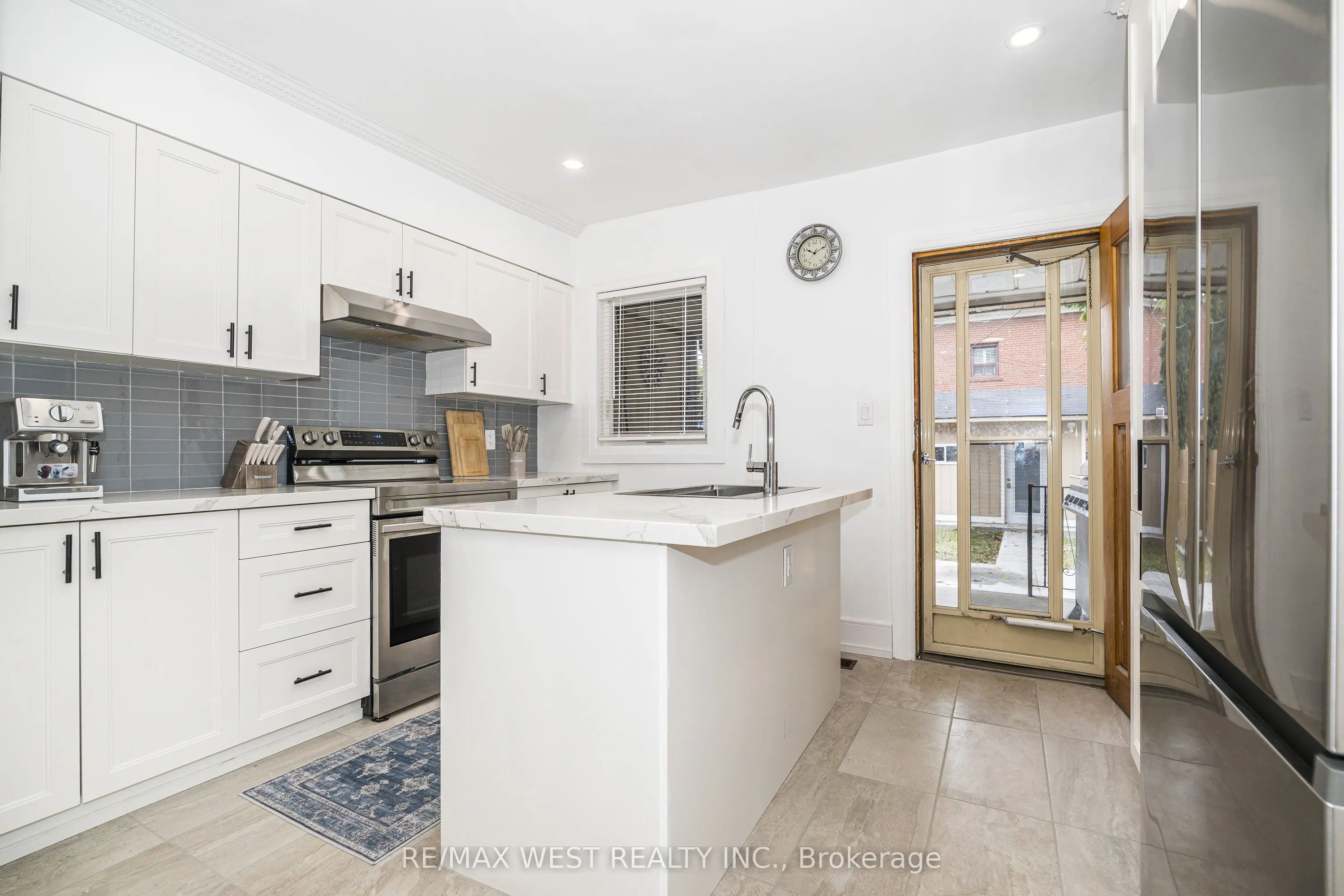 83 Scott Road