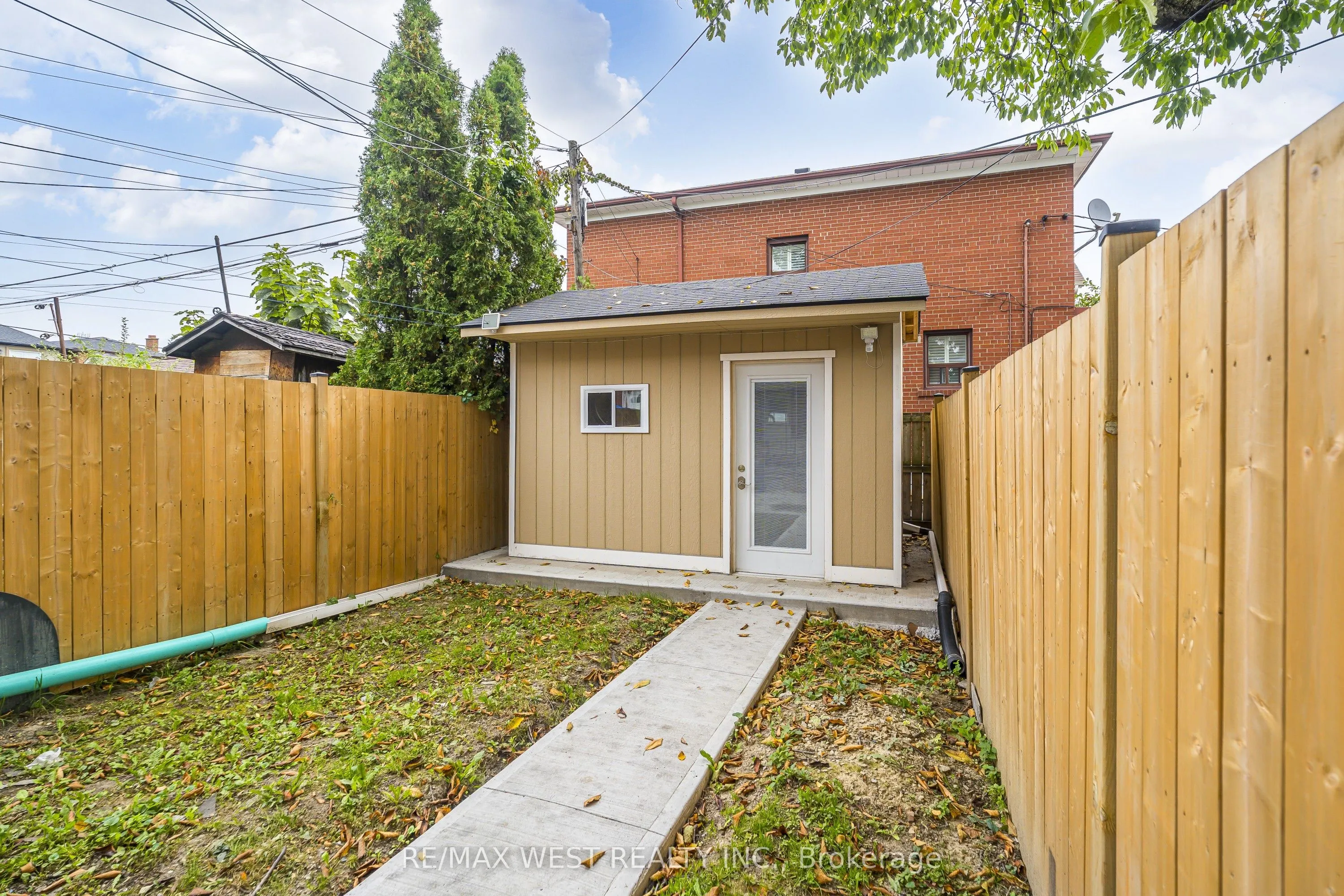 83 Scott Road
