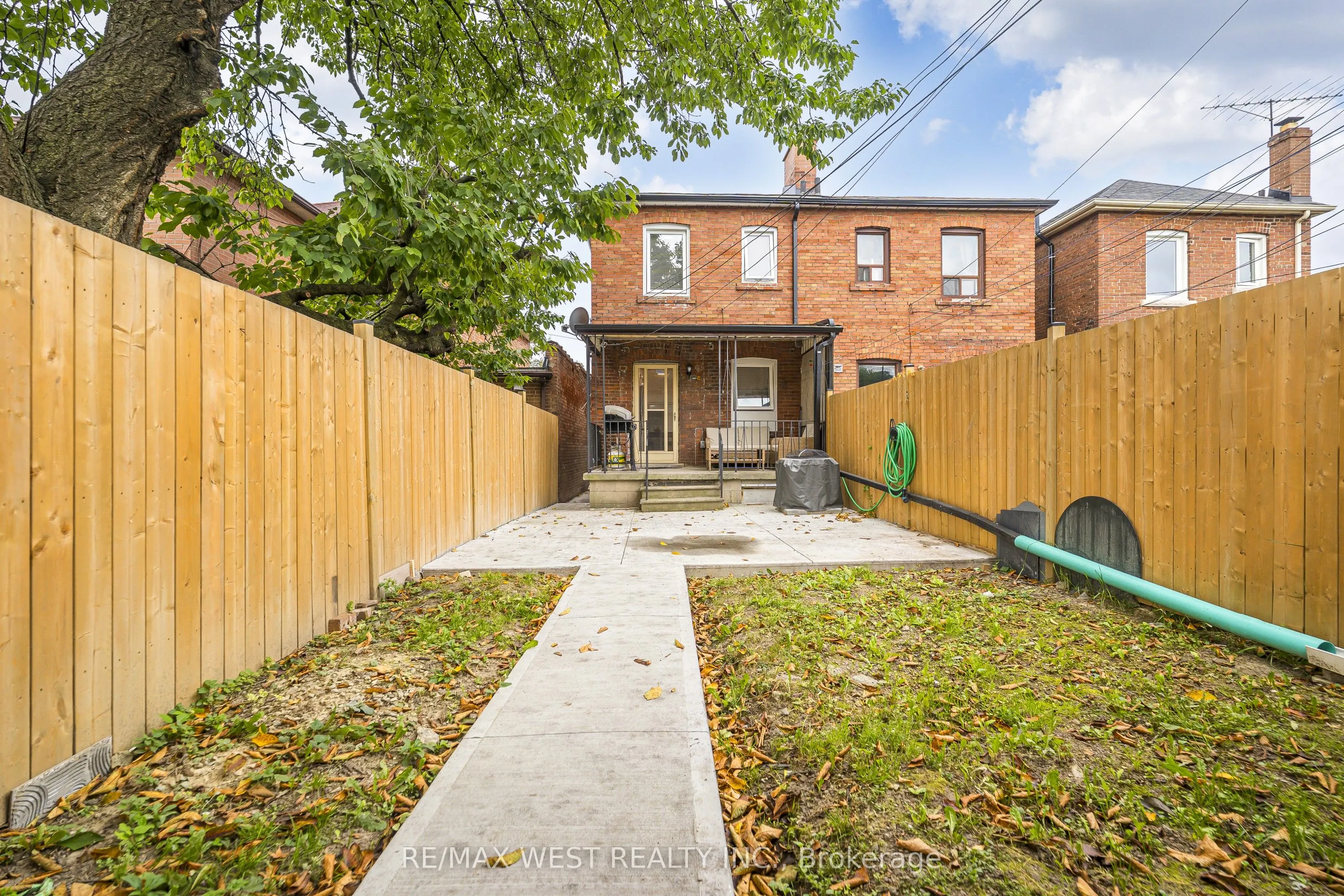 83 Scott Road