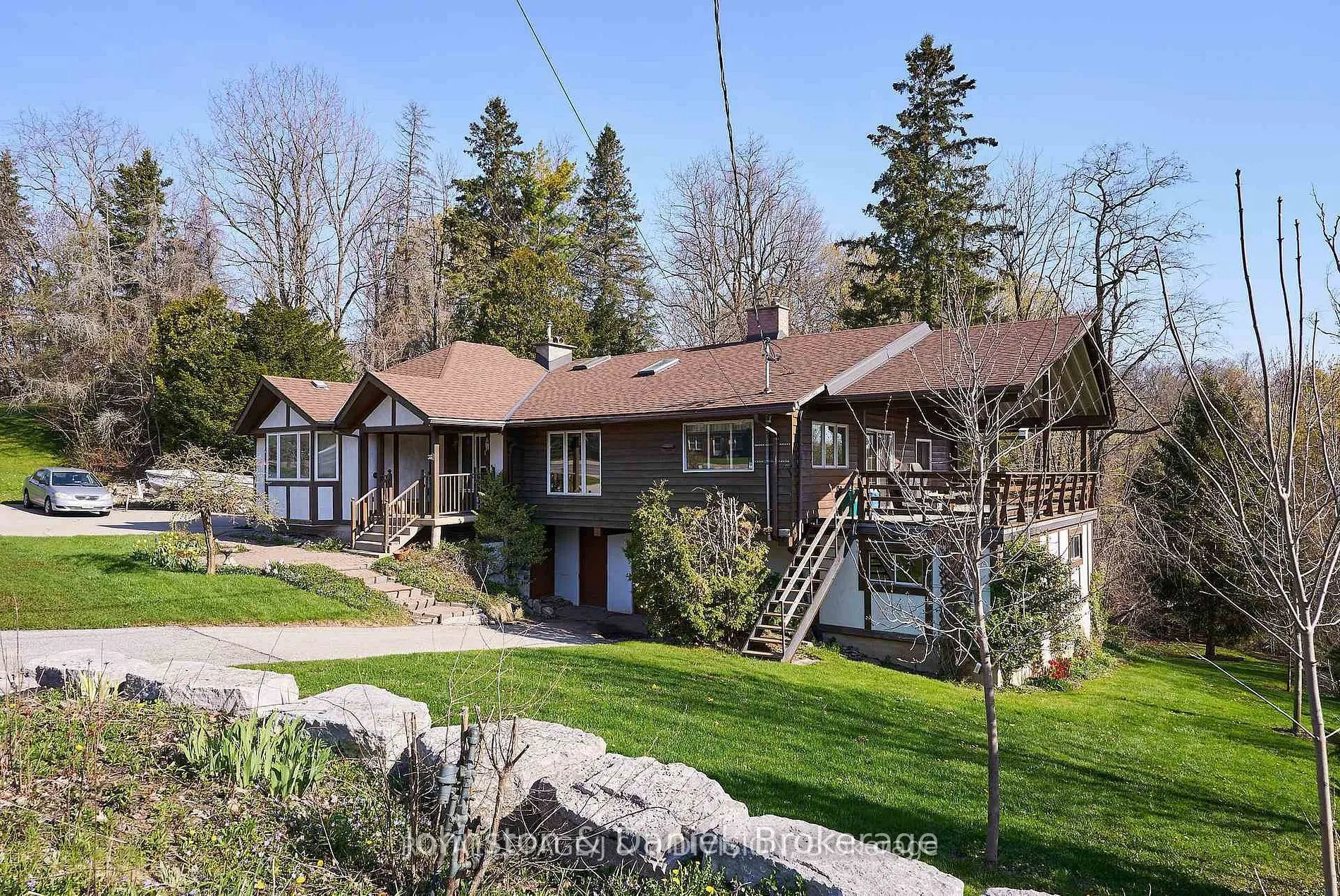 7095 Guelph Line