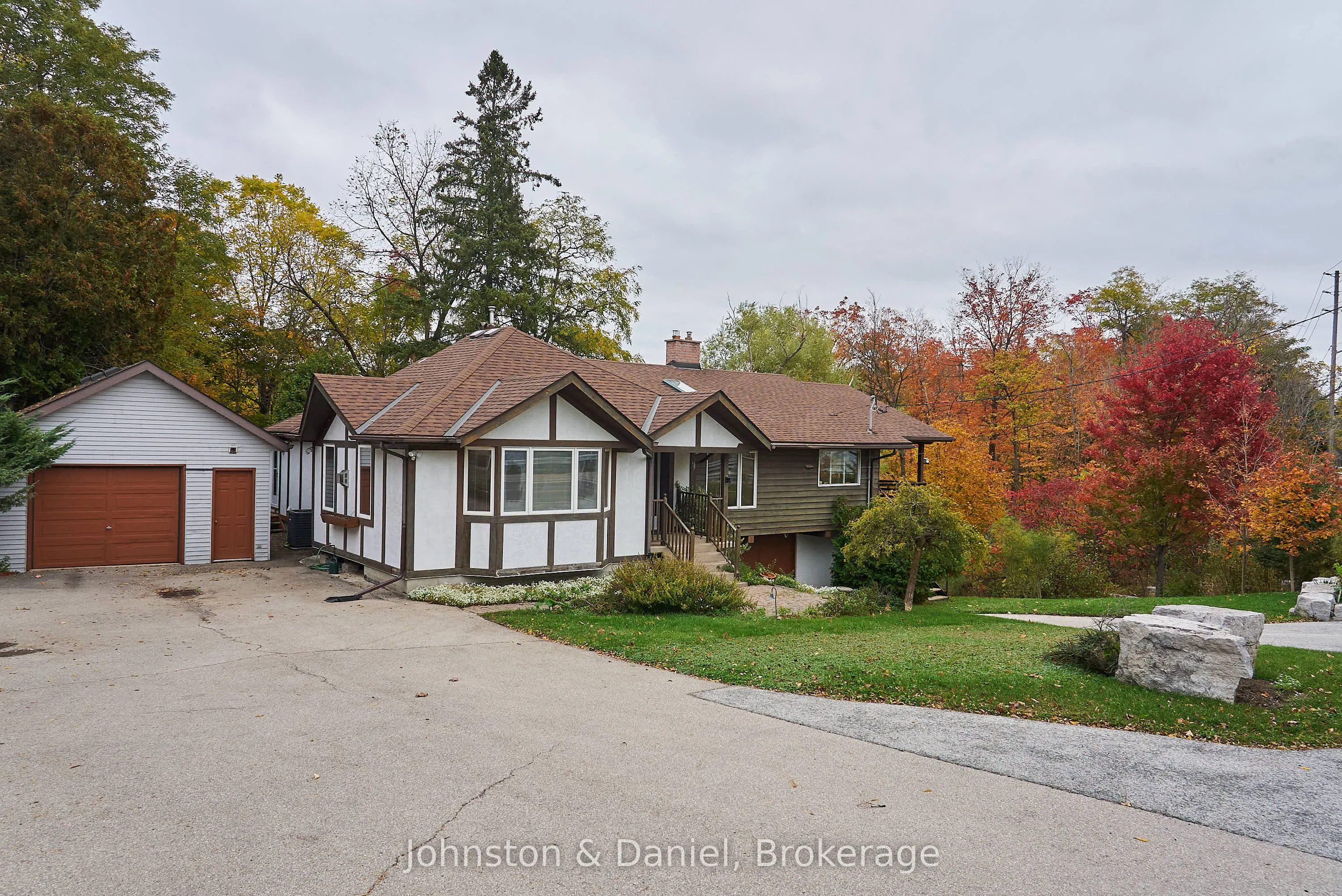 7095 Guelph Line