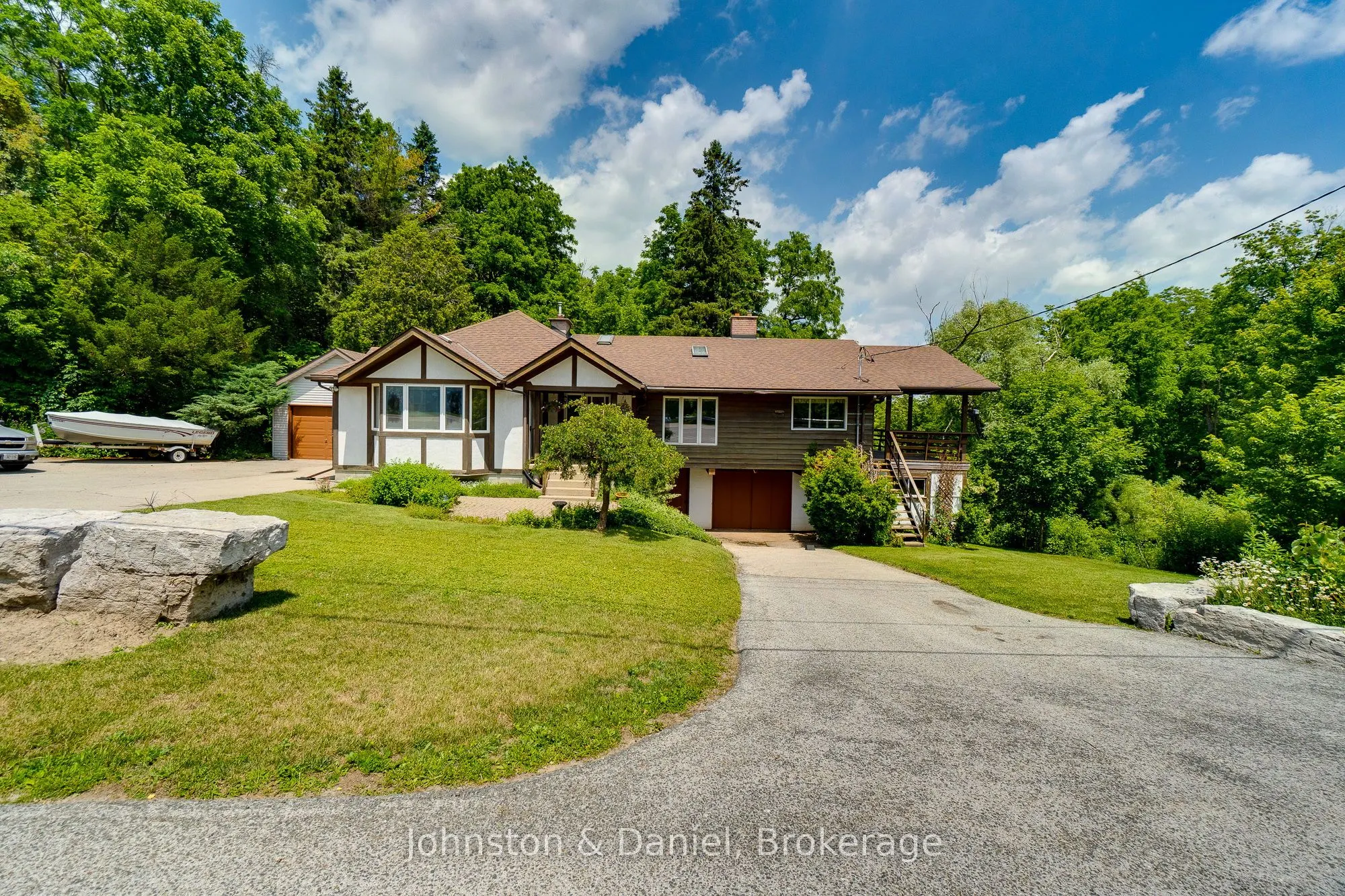 7095 Guelph Line