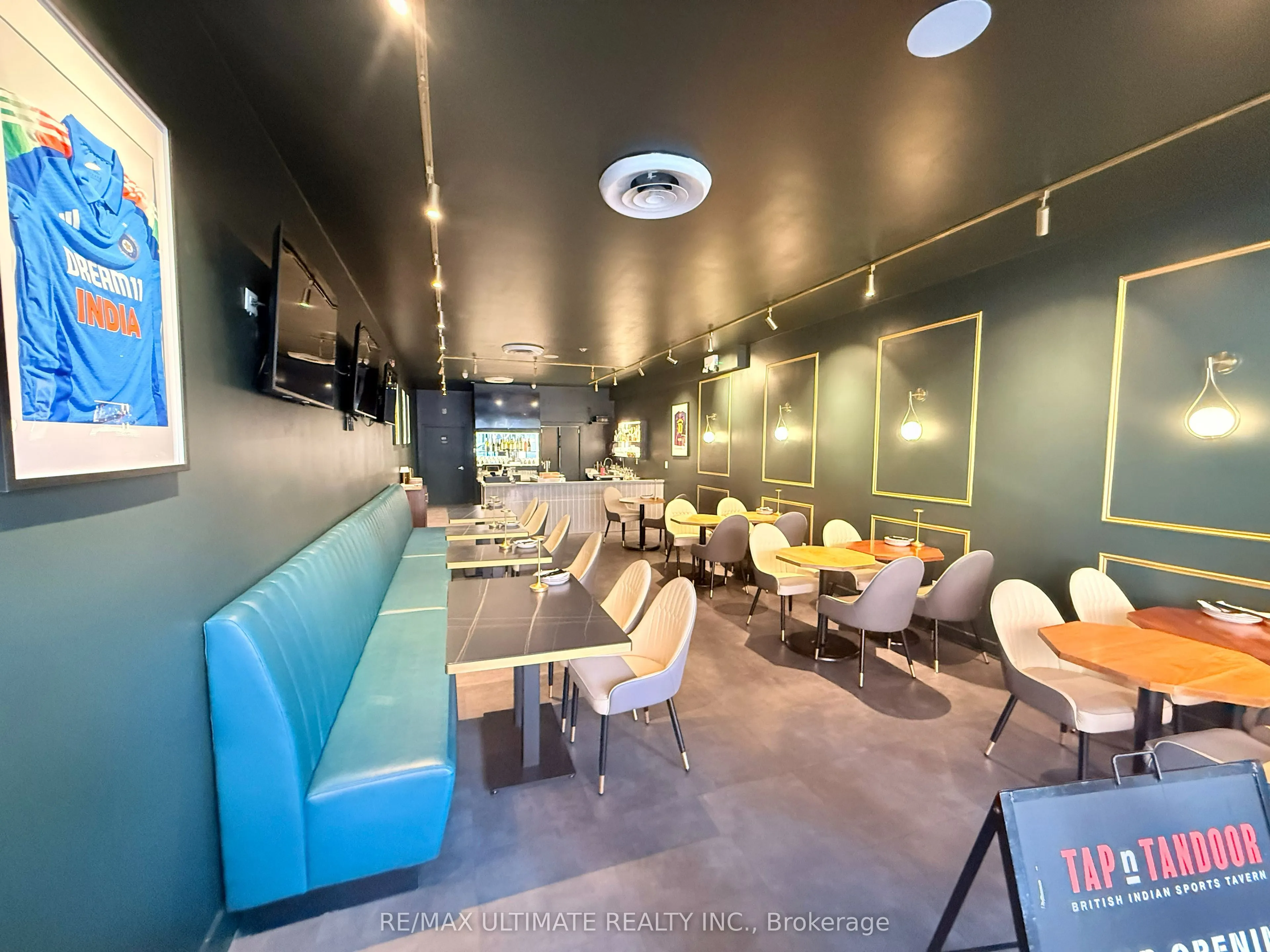 2865 Dundas Street W
