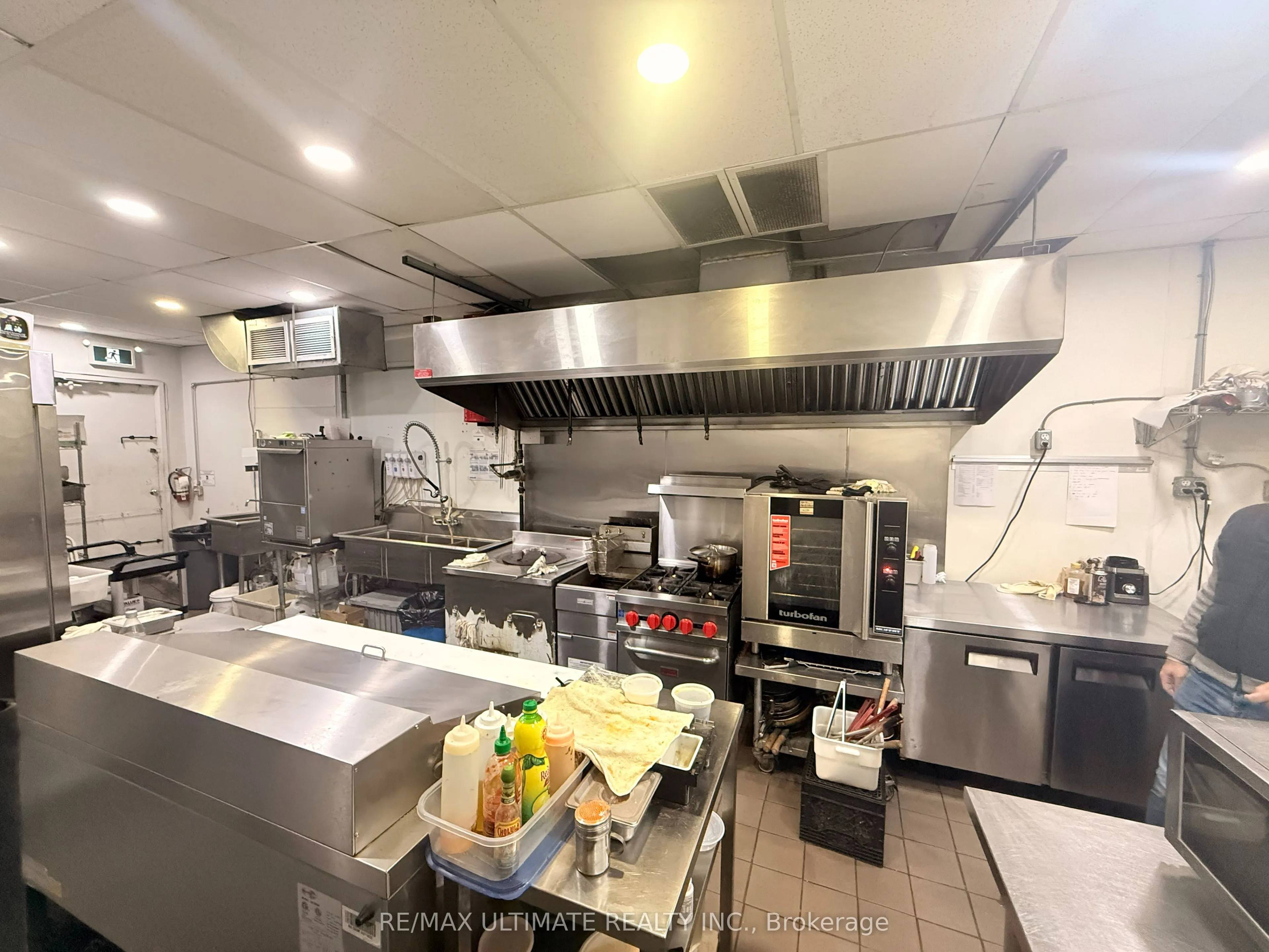 2865 Dundas Street W