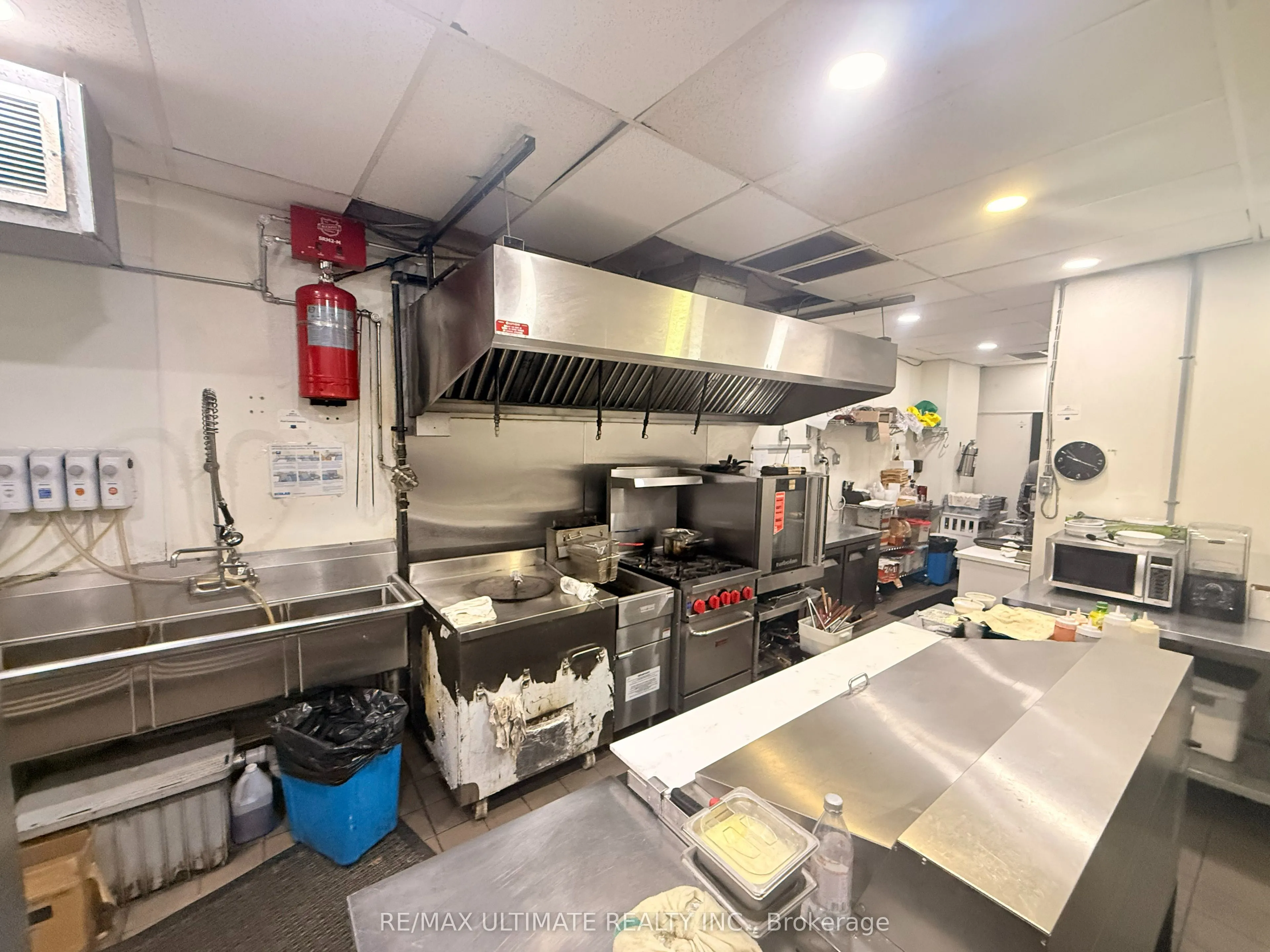 2865 Dundas Street W