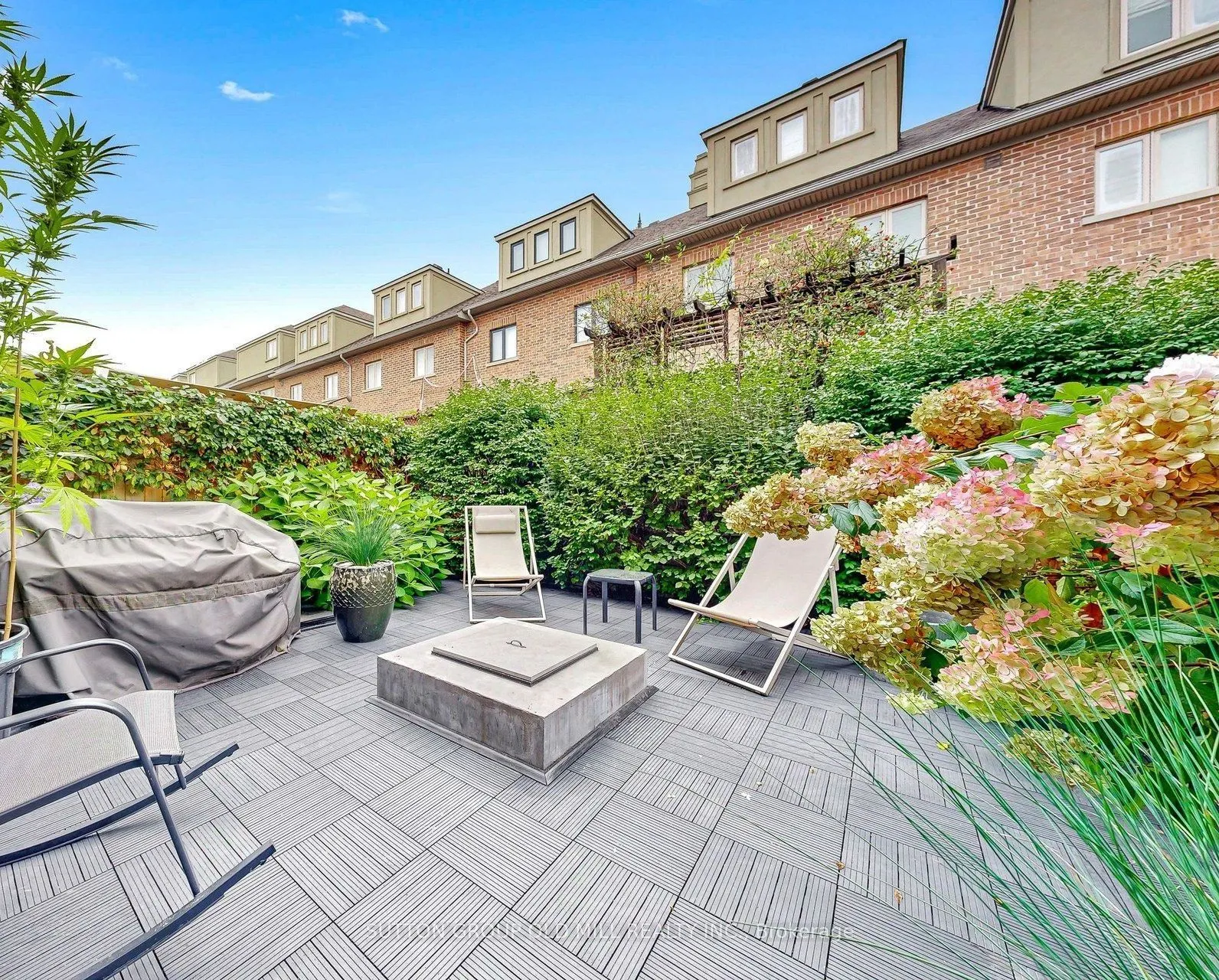 12 Gala Lane