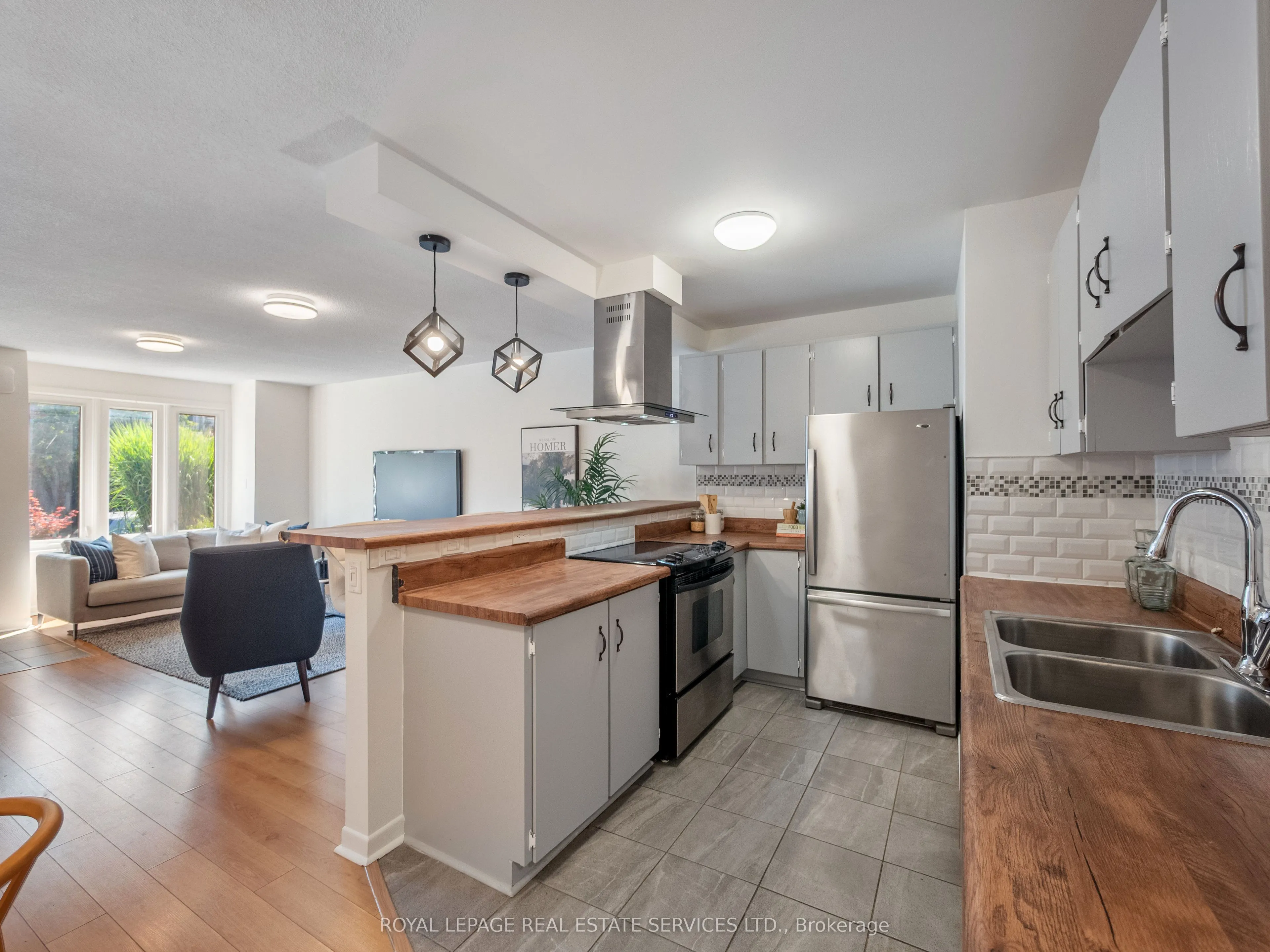 346 Indian Road Crescent