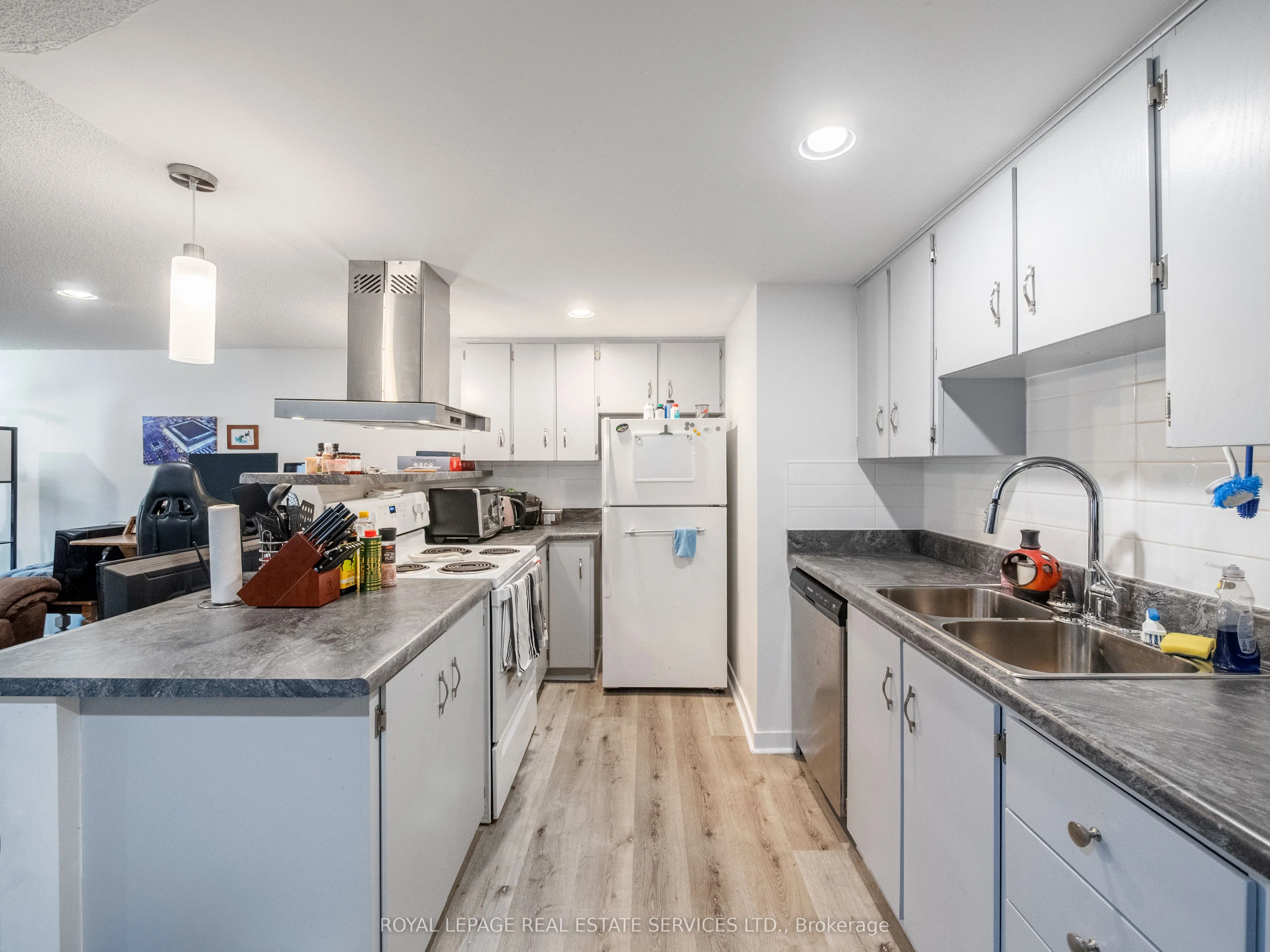 346 Indian Road Crescent
