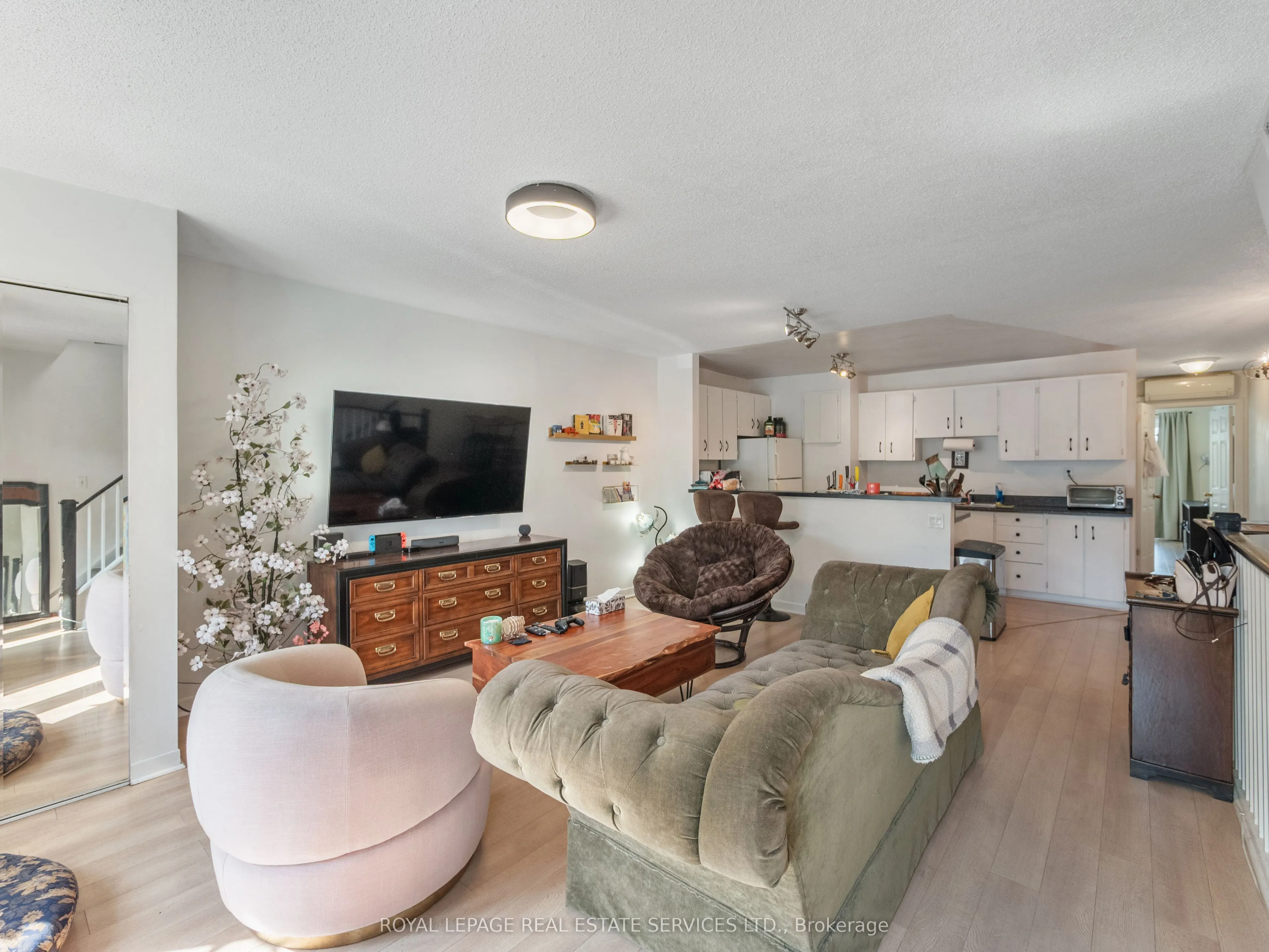 346 Indian Road Crescent