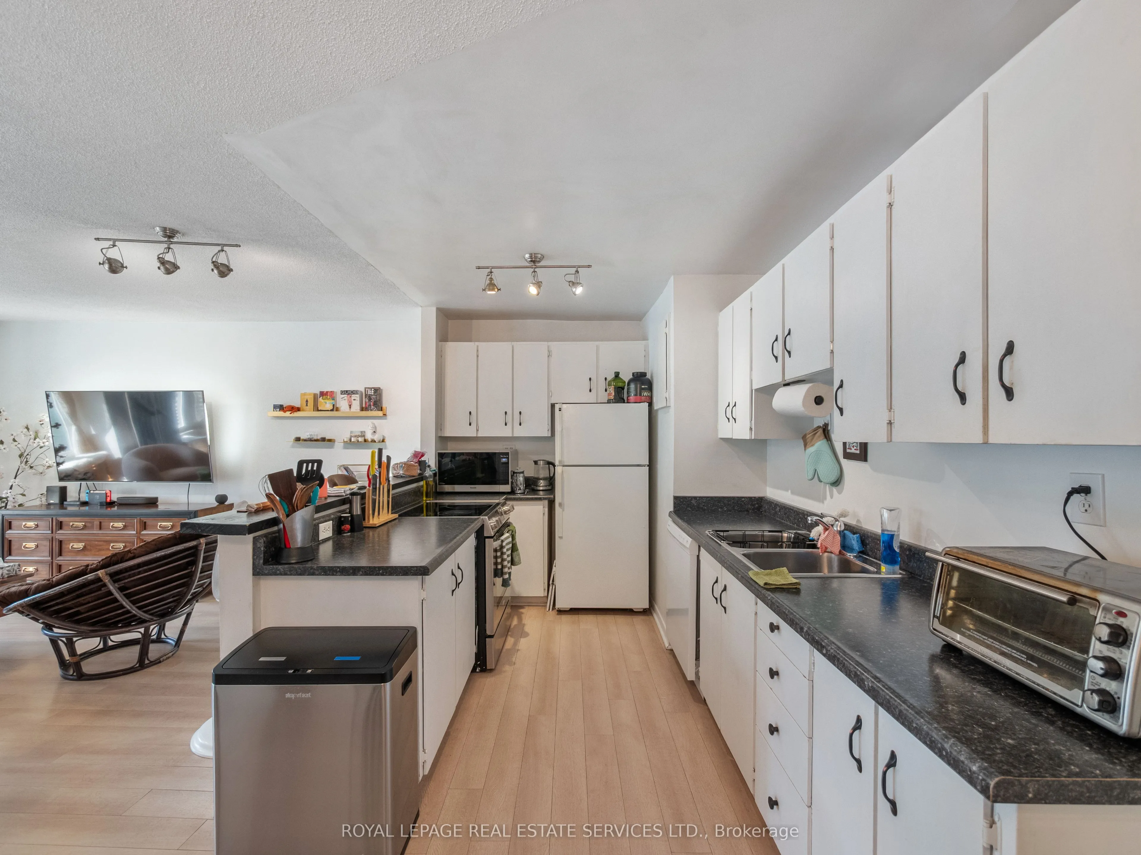 346 Indian Road Crescent