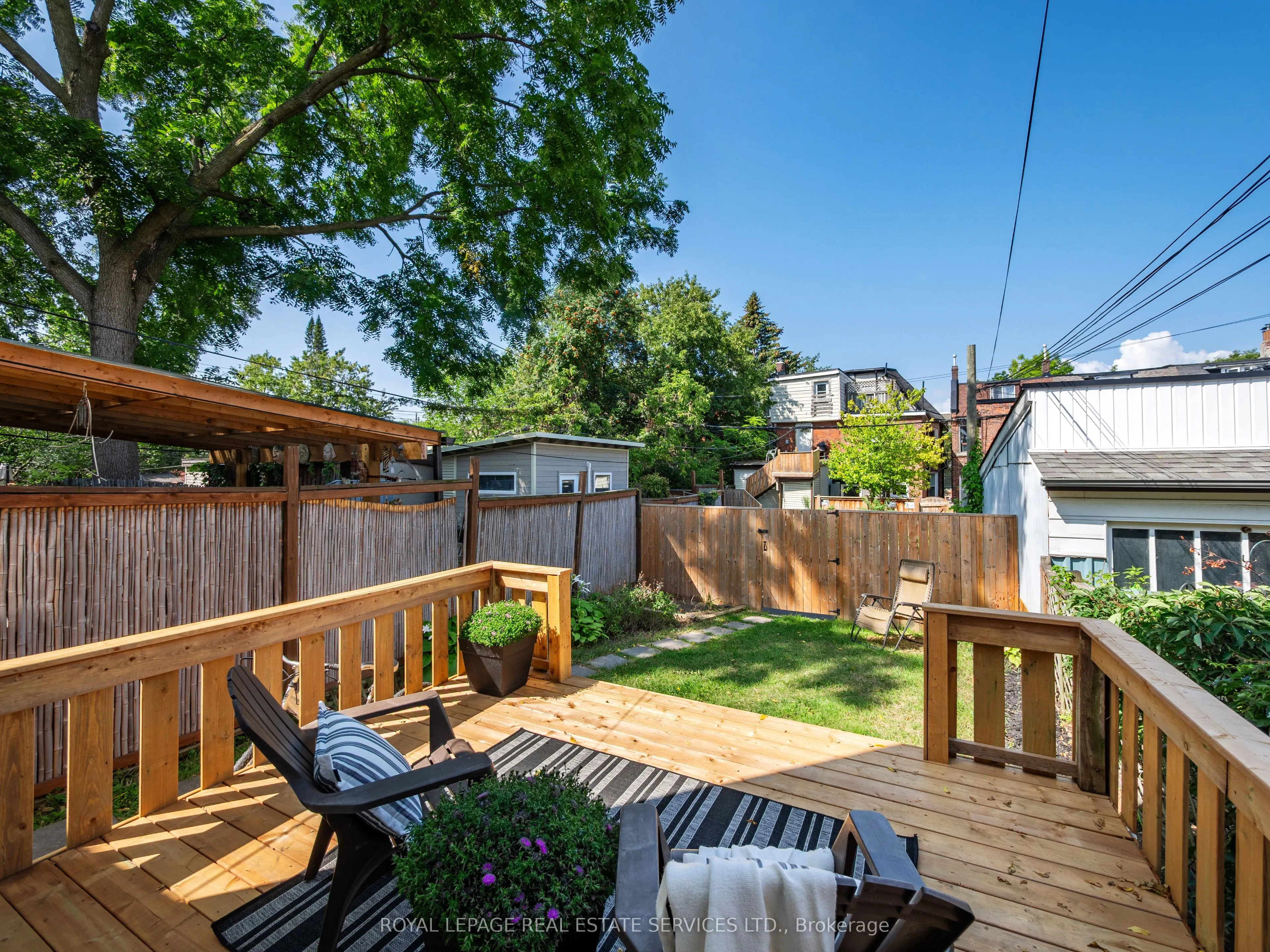 346 Indian Road Crescent