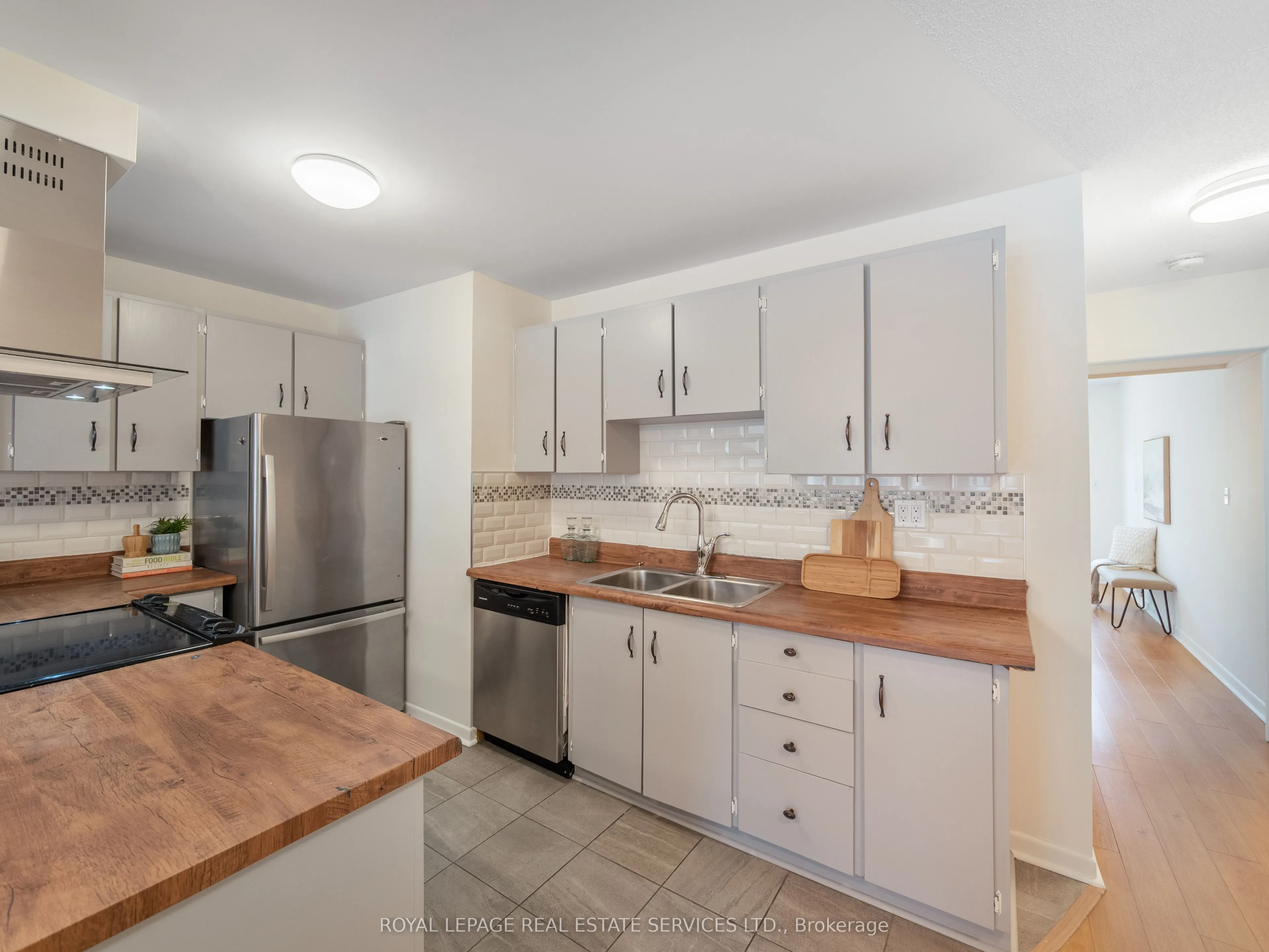 346 Indian Road Crescent