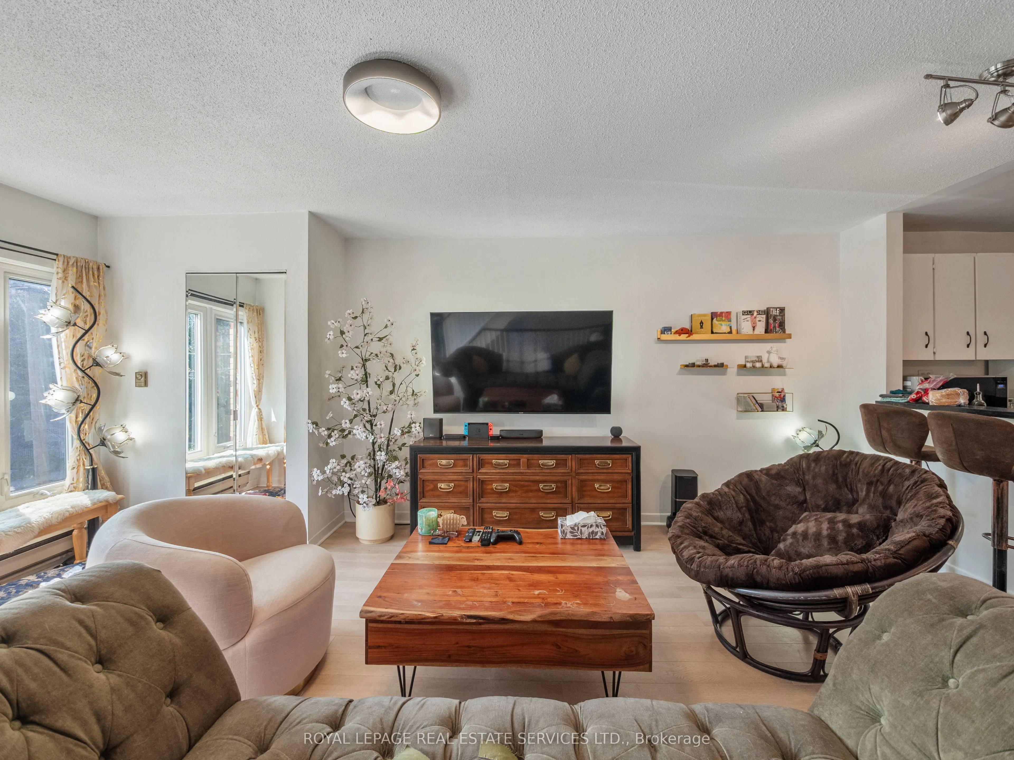 346 Indian Road Crescent