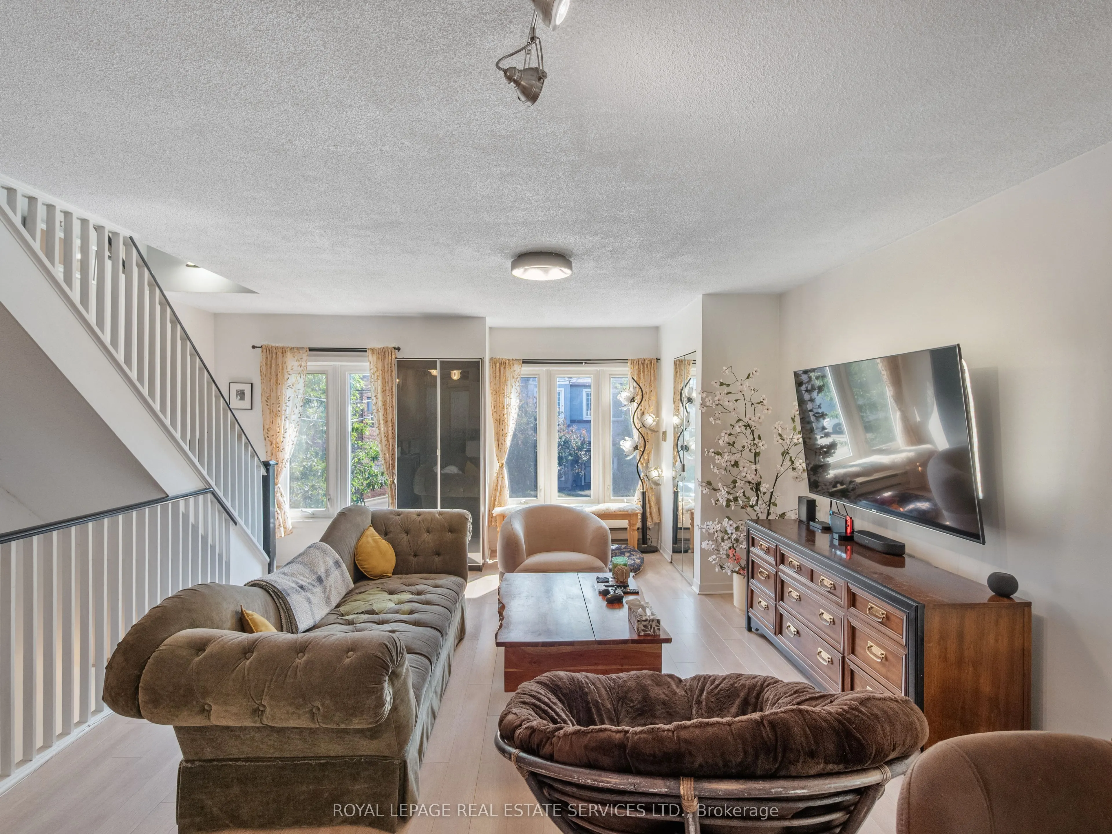 346 Indian Road Crescent