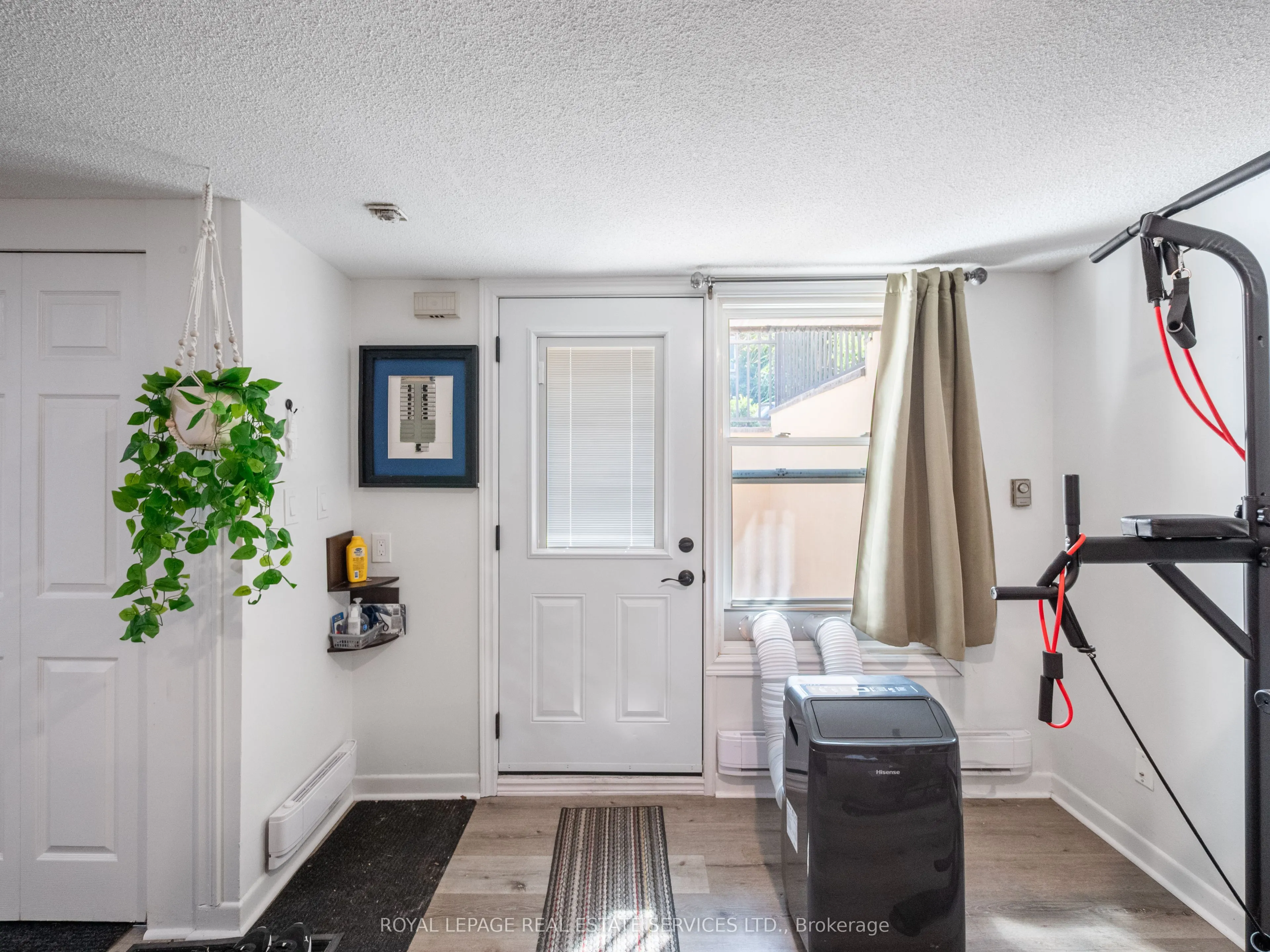 346 Indian Road Crescent