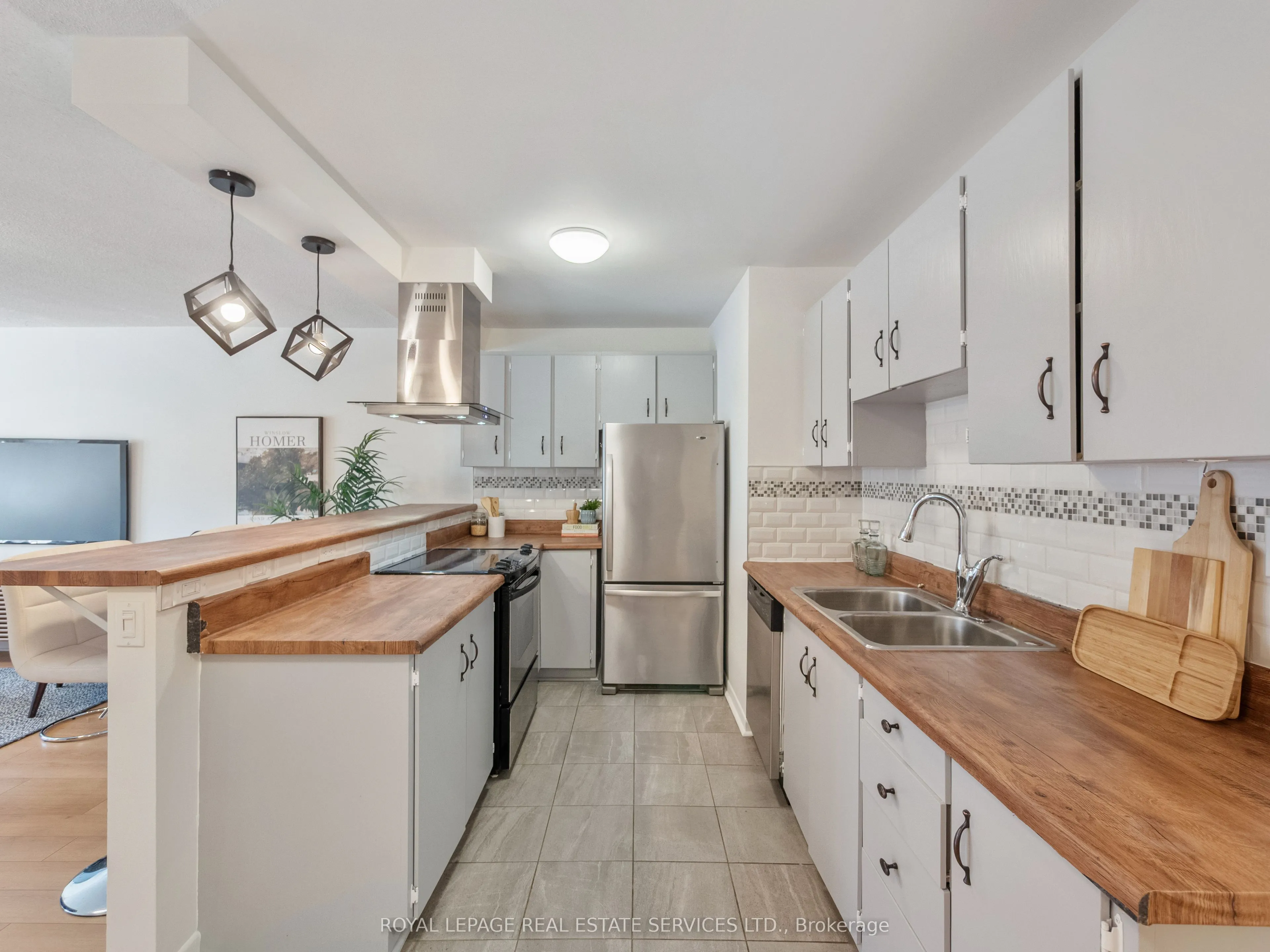 346 Indian Road Crescent