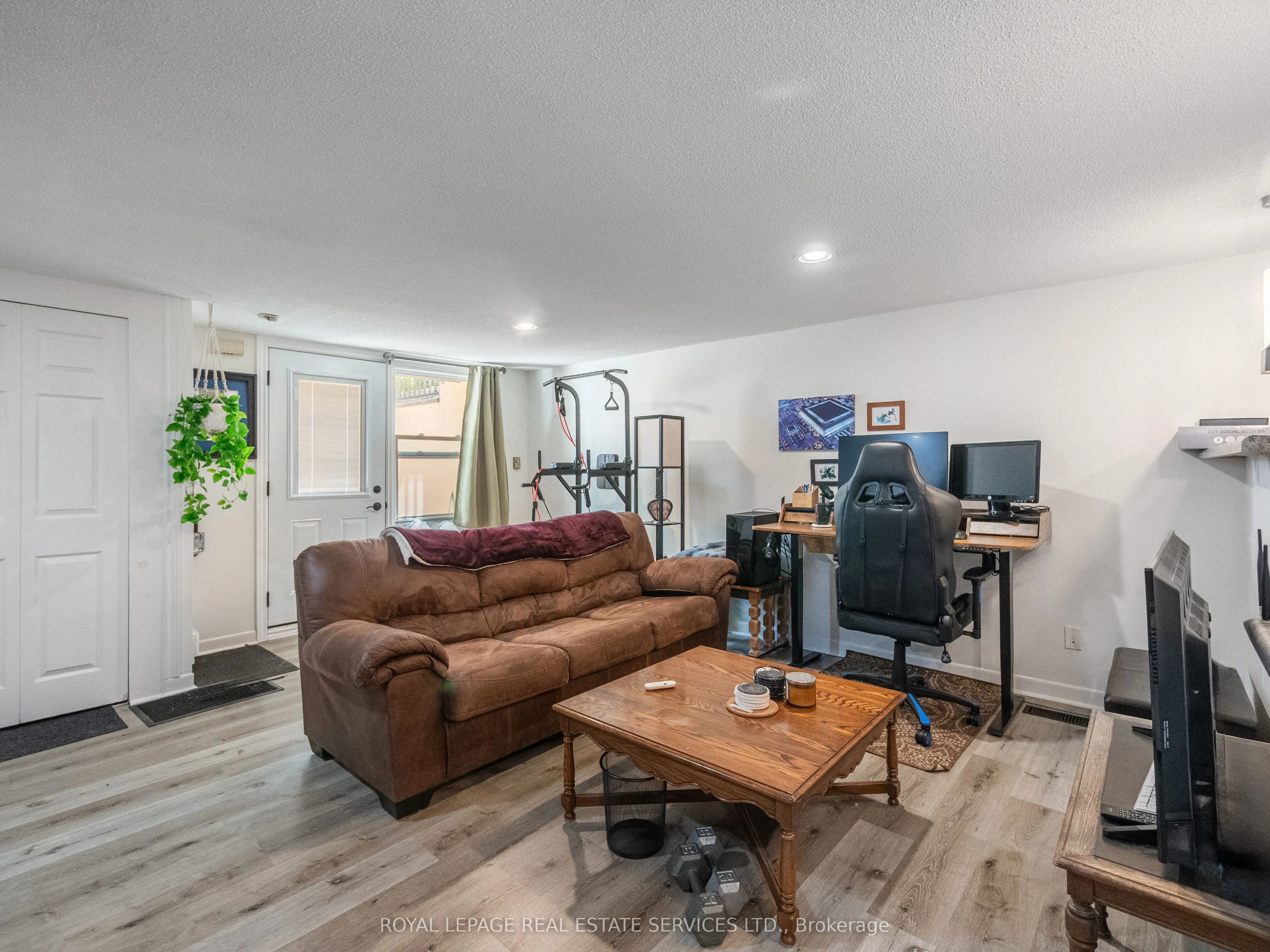 346 Indian Road Crescent