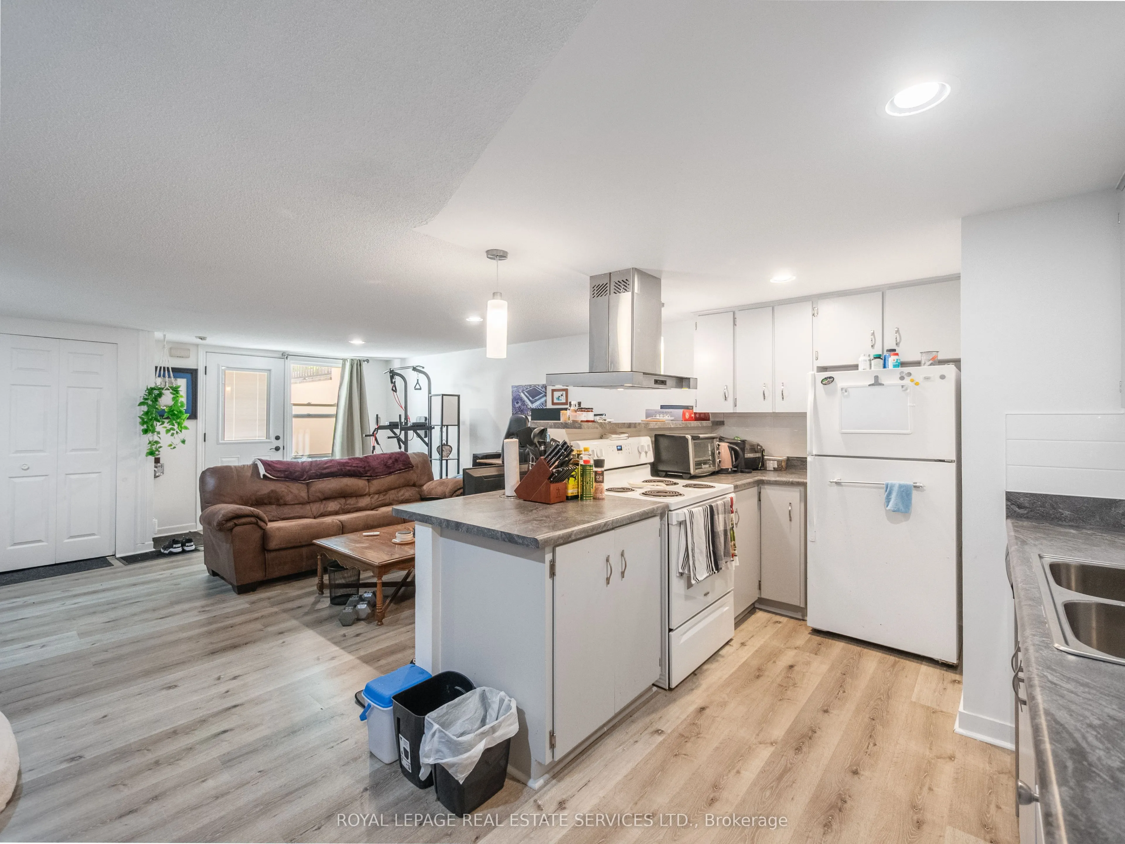 346 Indian Road Crescent