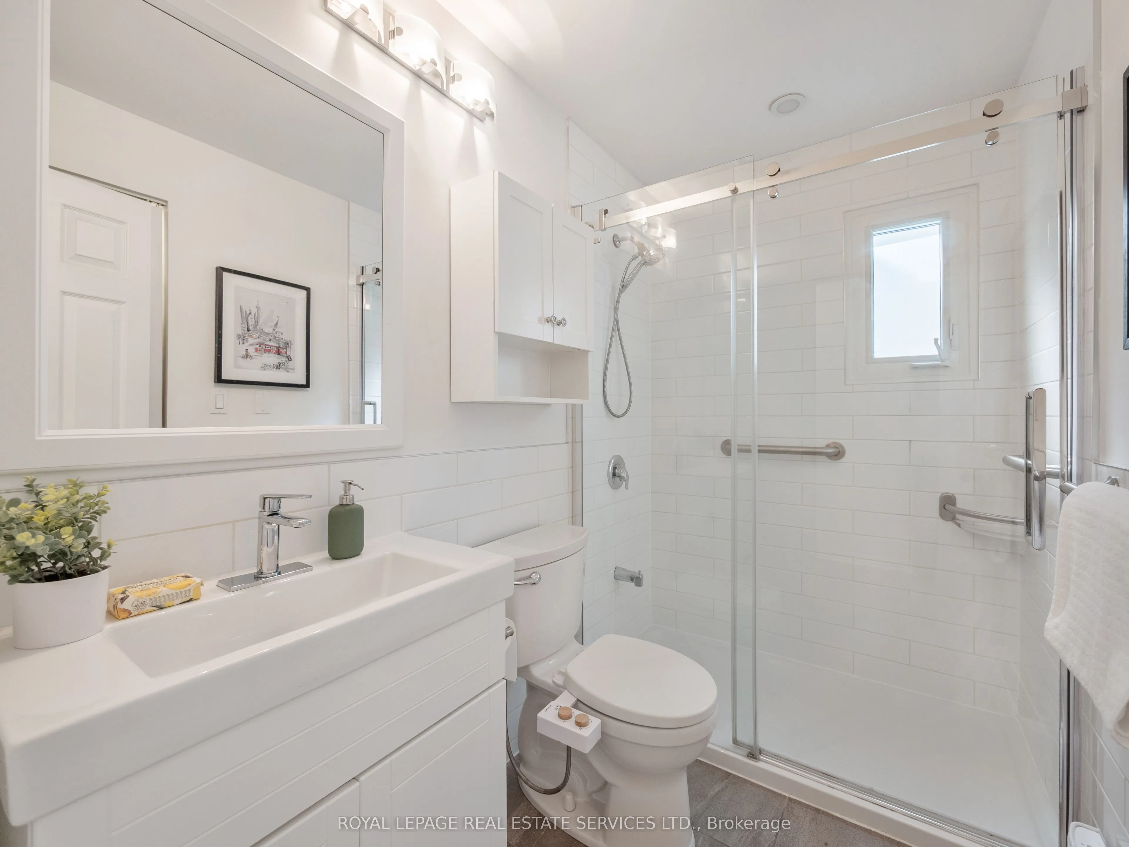 346 Indian Road Crescent