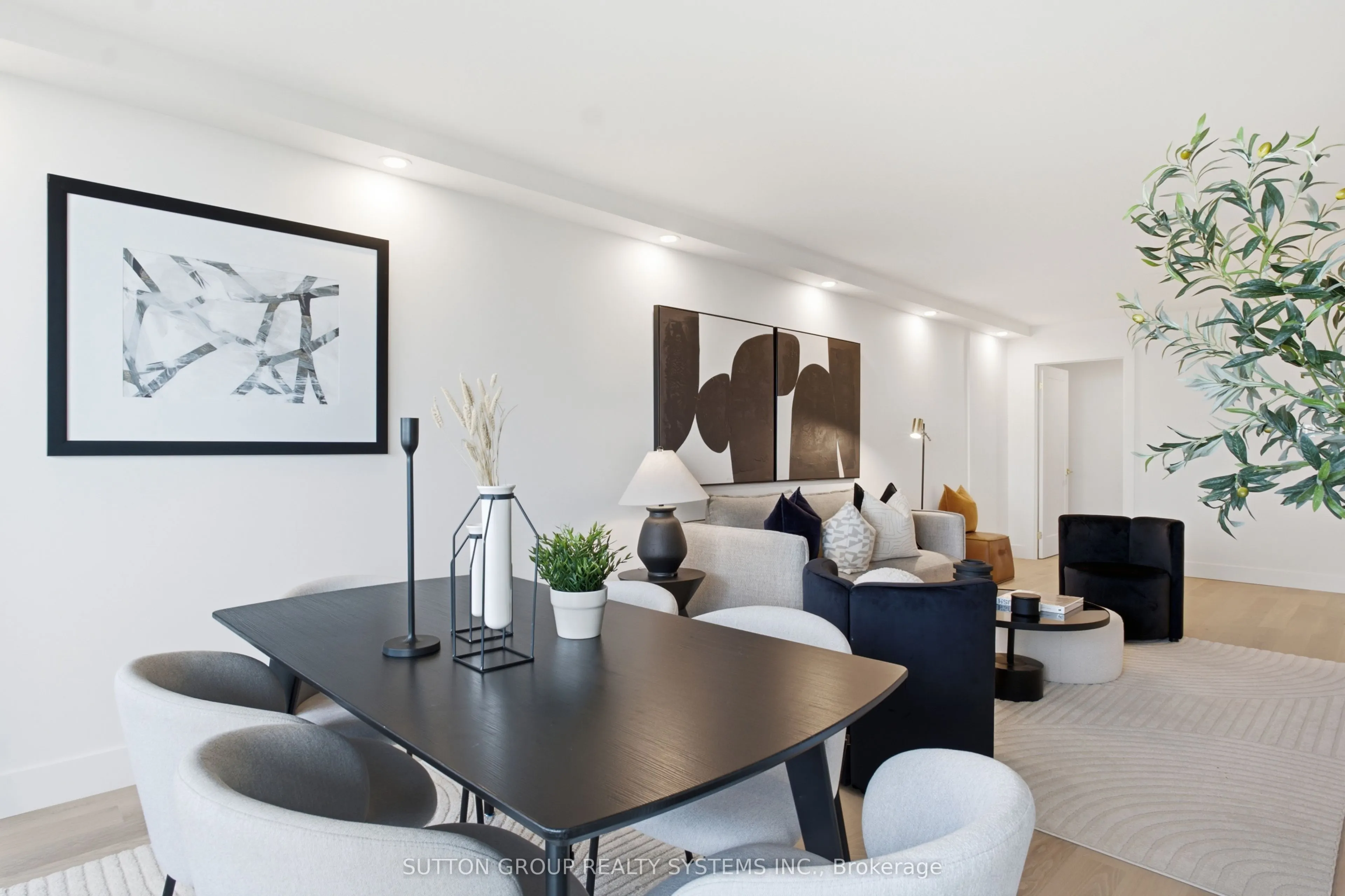 812 Burnhamthorpe Road #1504