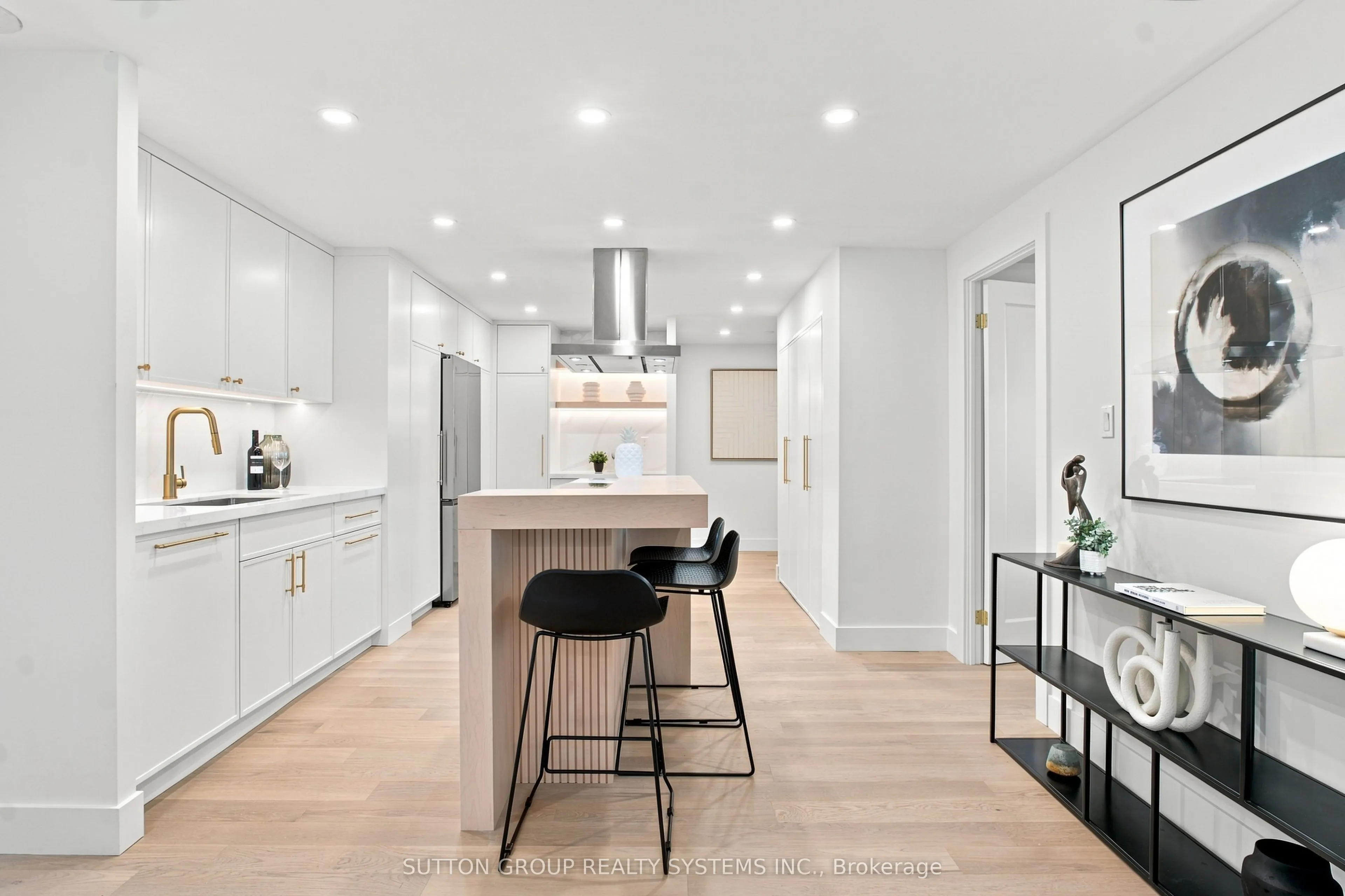 812 Burnhamthorpe Road #1504