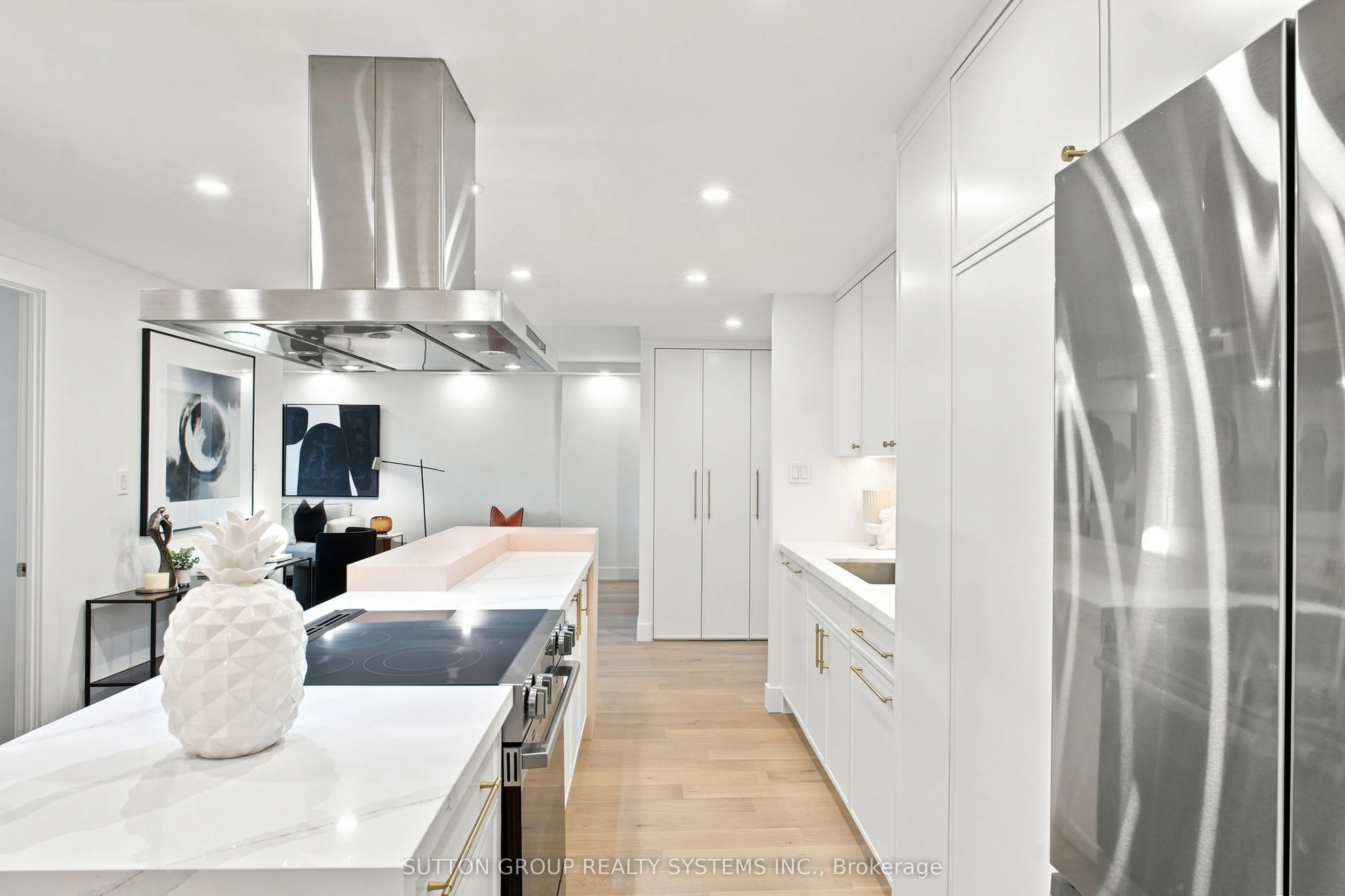 812 Burnhamthorpe Road #1504