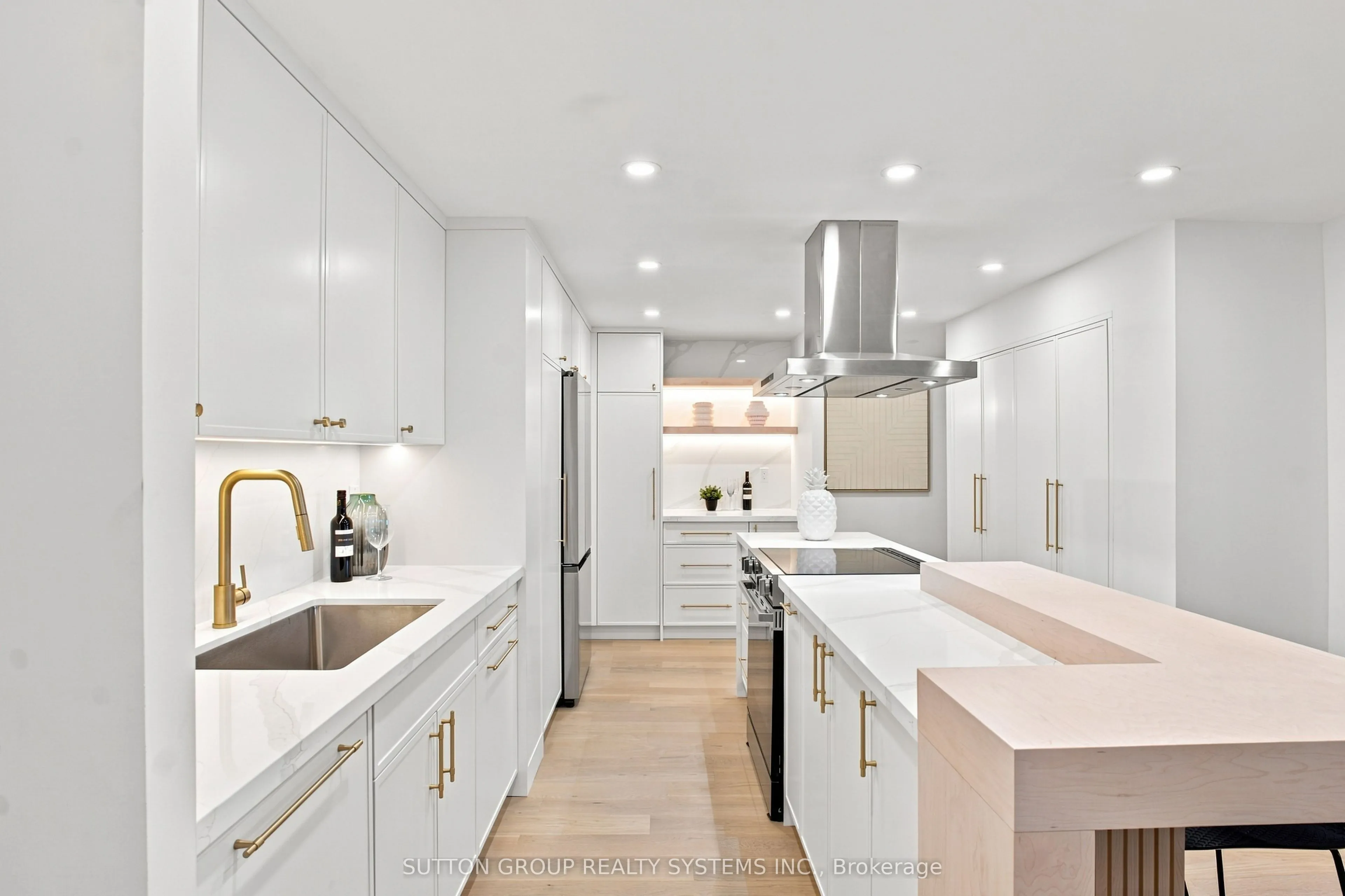 812 Burnhamthorpe Road #1504
