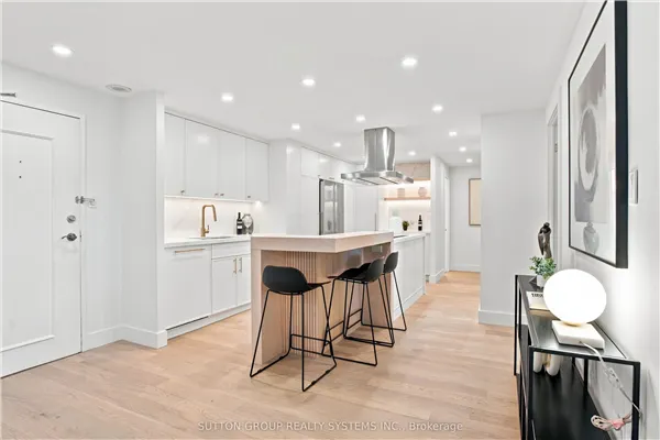 812 Burnhamthorpe Road #1504