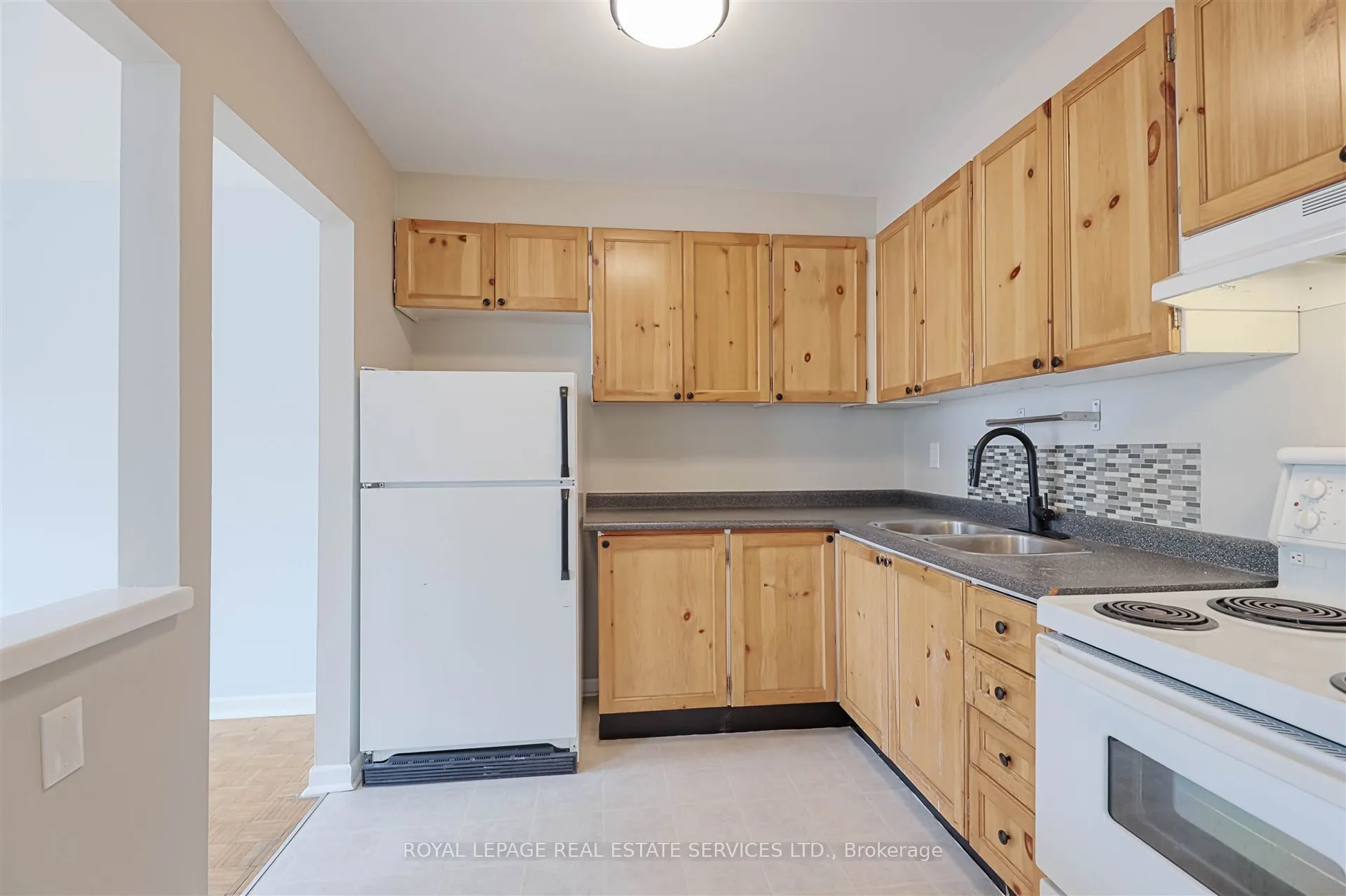 2875 Bloor Street W #Back