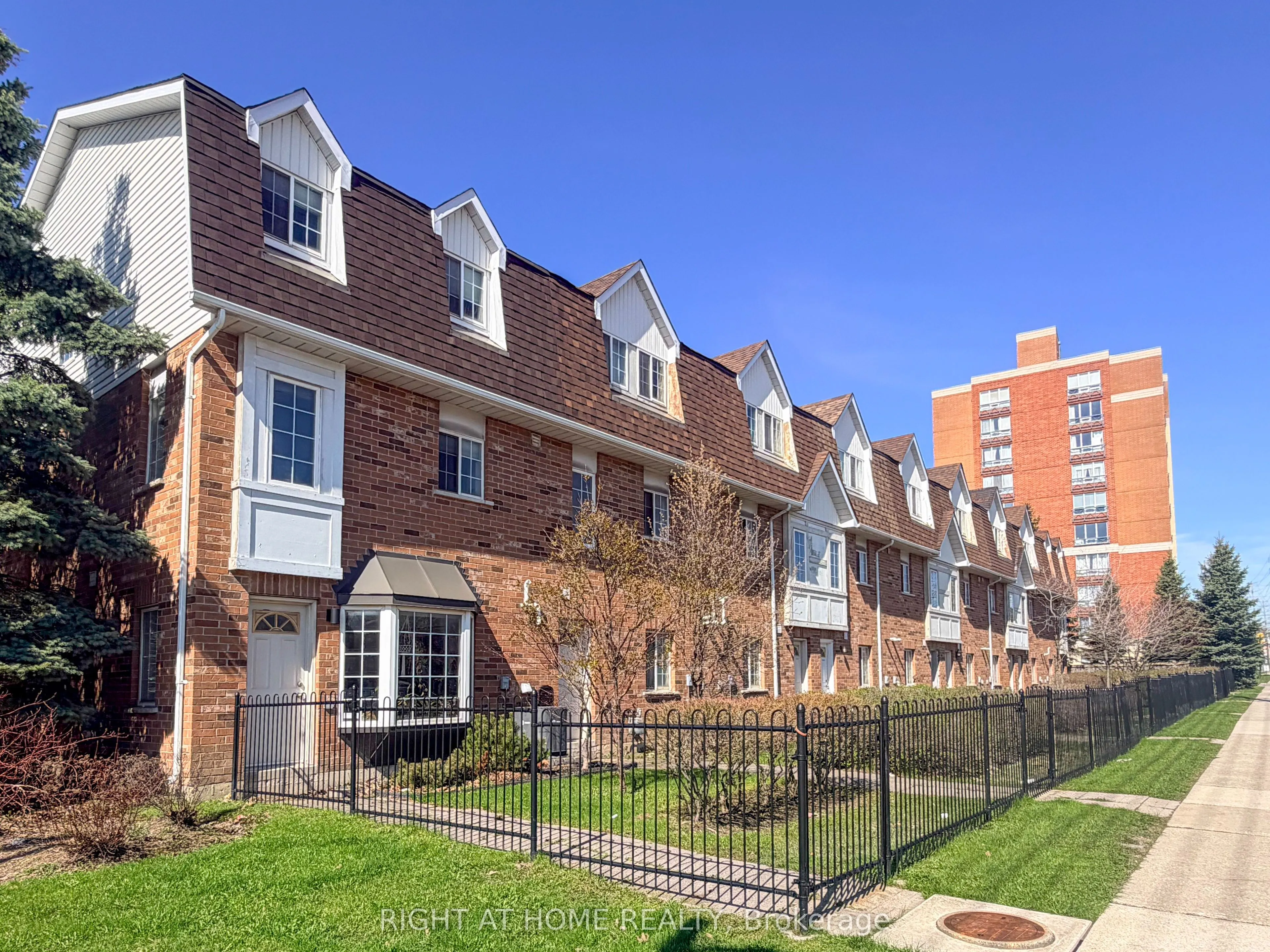 1525 South Parade Court #28
