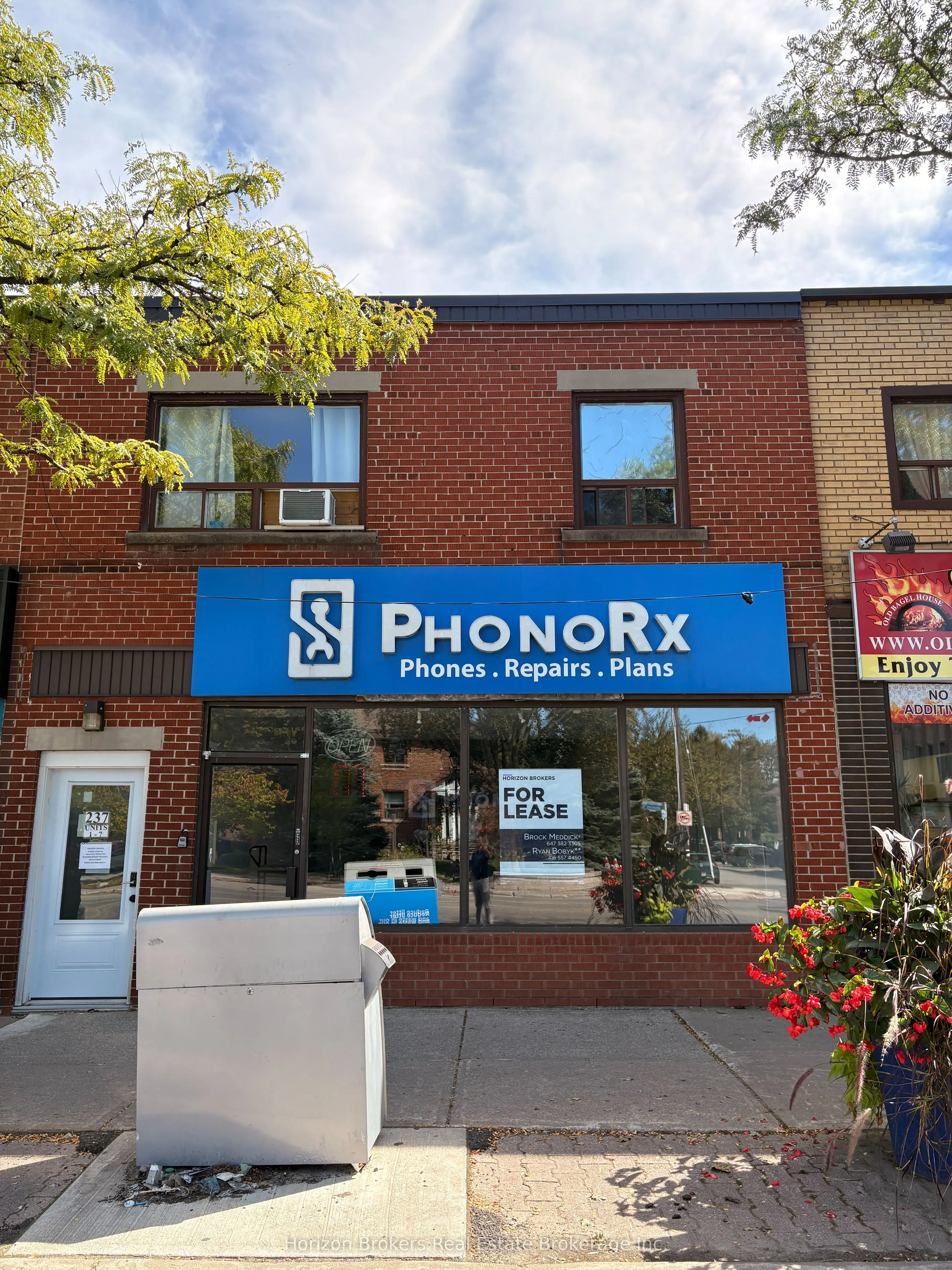 237 Lakeshore Road E