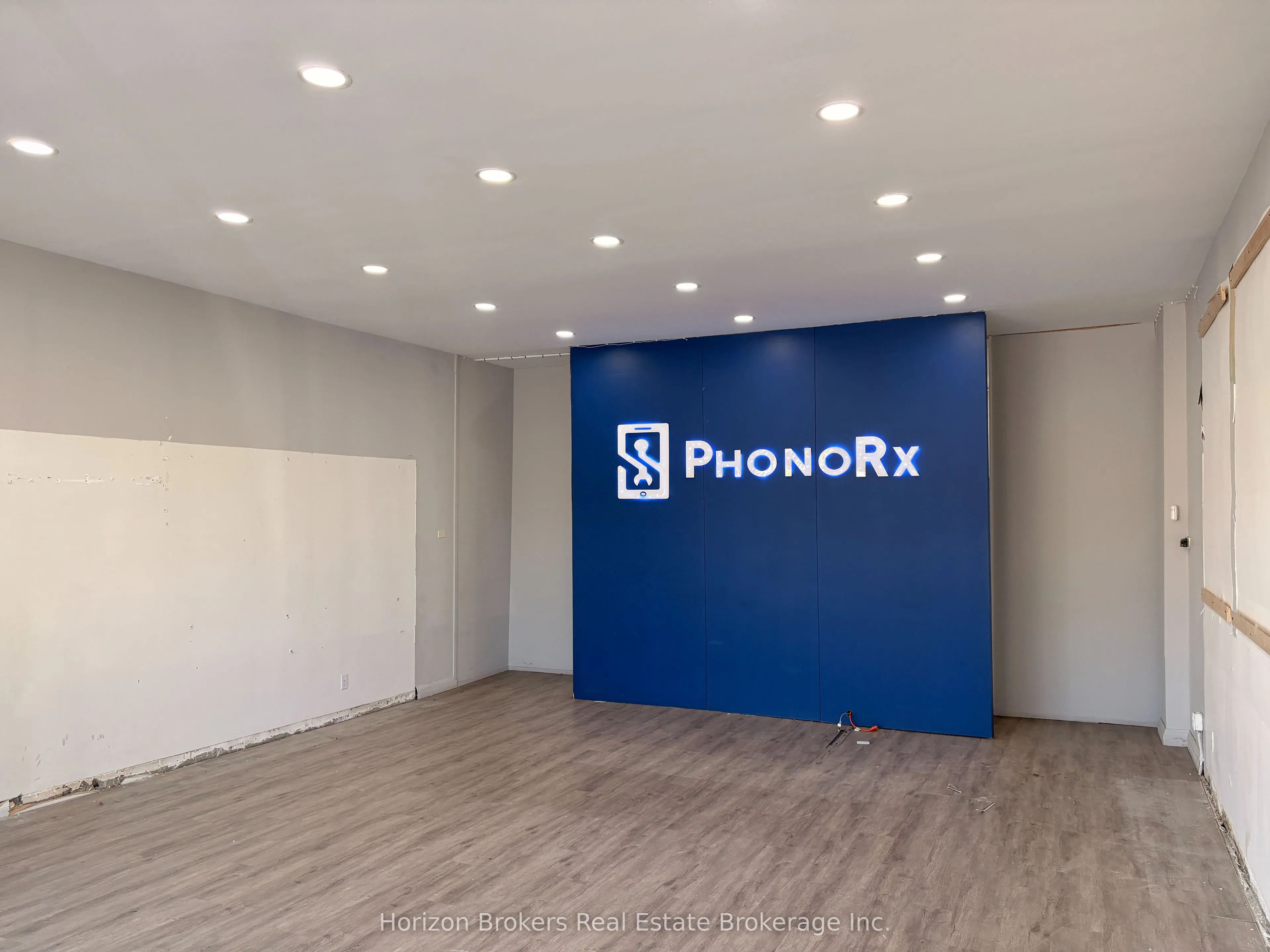 237 Lakeshore Road E