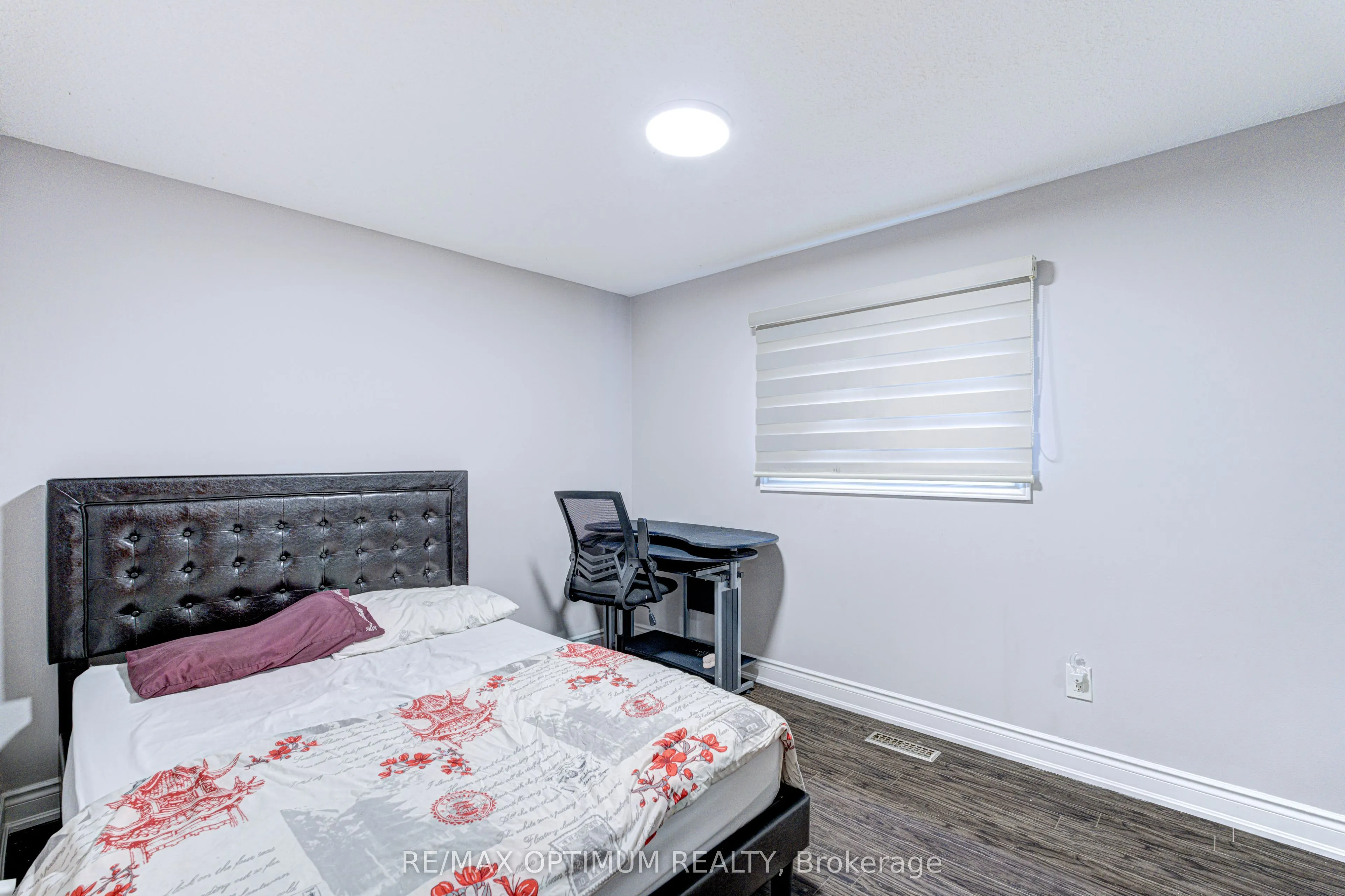 5 Roehampton Crescent